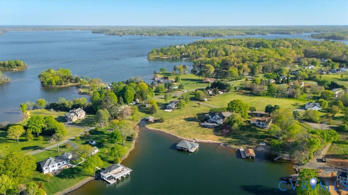 26 Lake Ct
