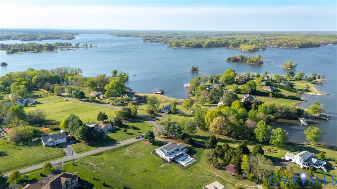 26 Lake Ct