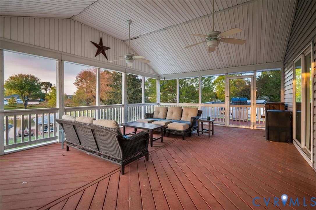 26 Lake Ct