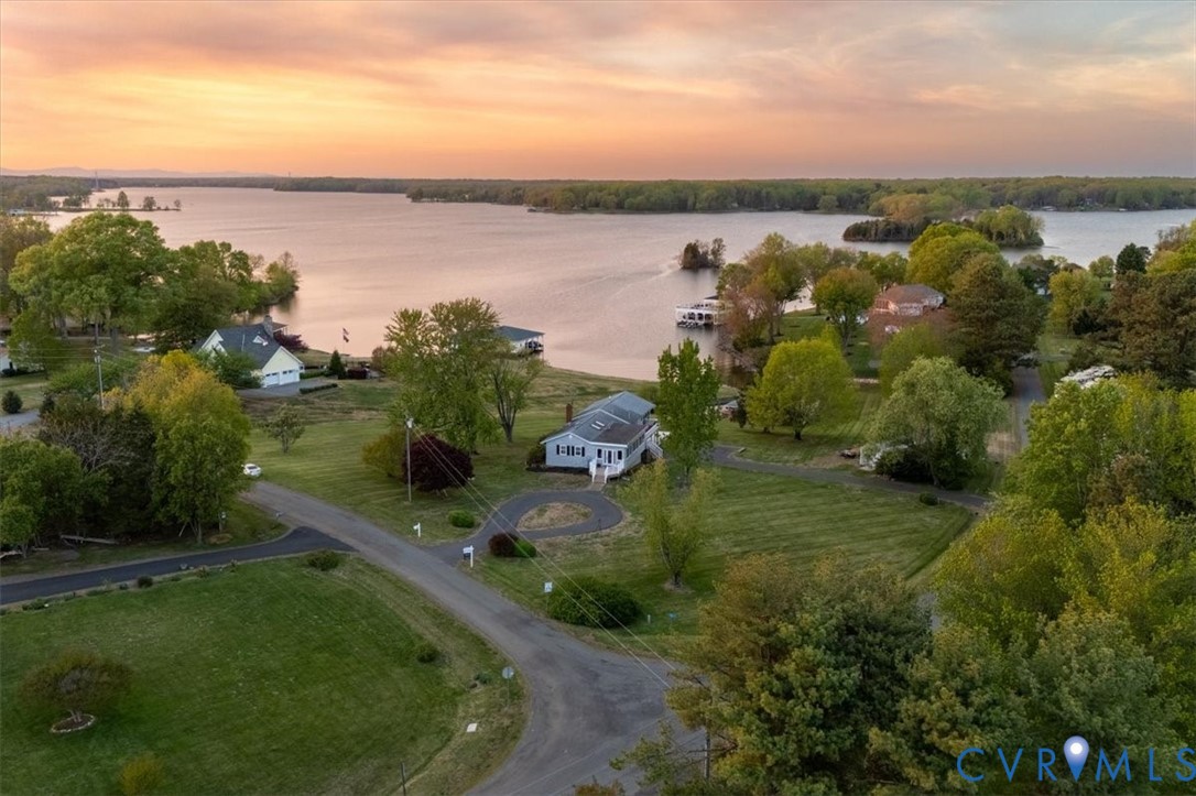 26 Lake Ct