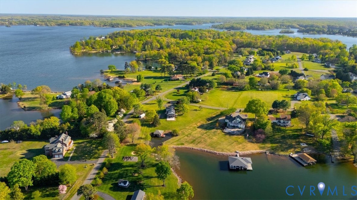 26 Lake Ct