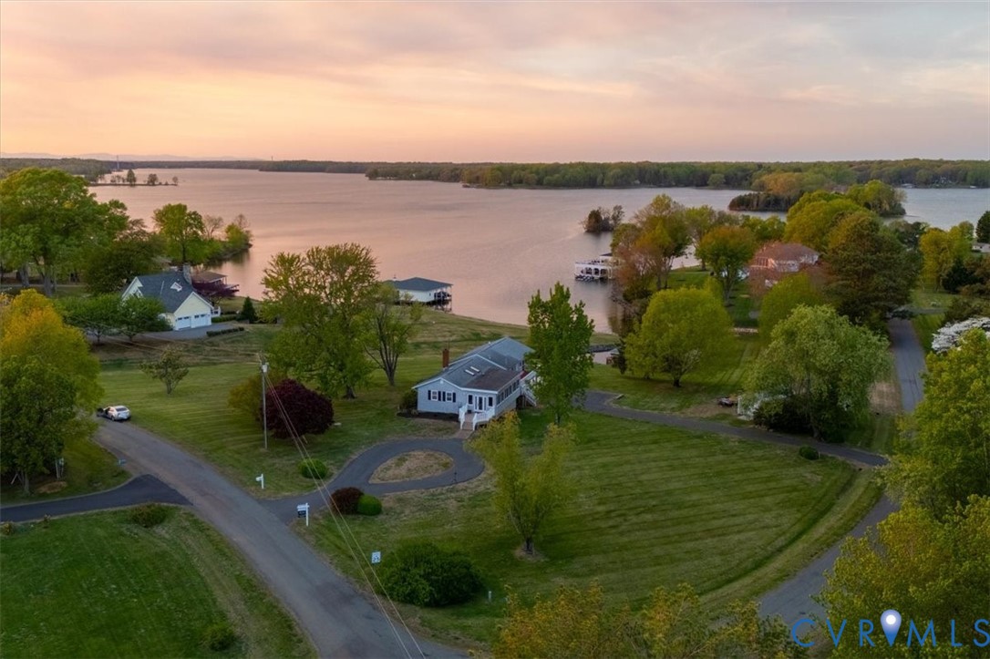 26 Lake Ct