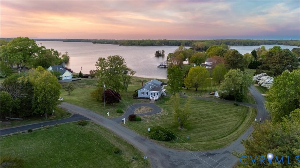 26 Lake Ct