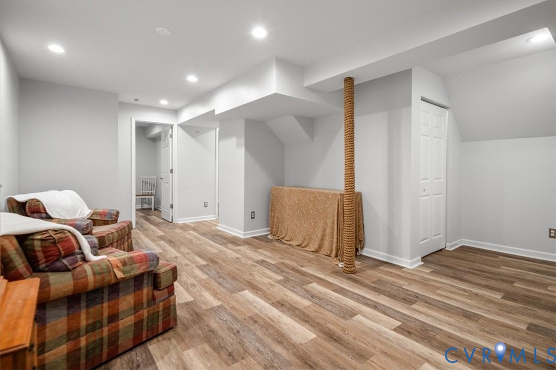 26 Lake Ct