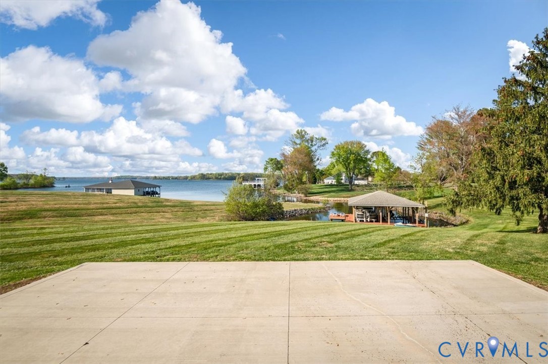 26 Lake Ct