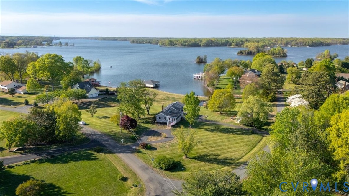 26 Lake Ct