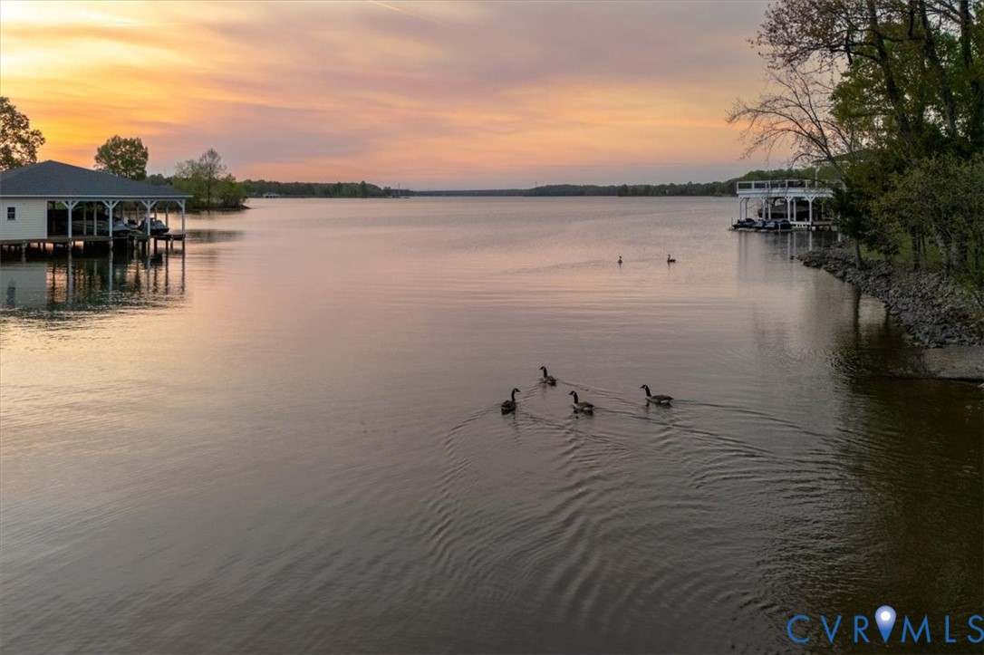 26 Lake Ct