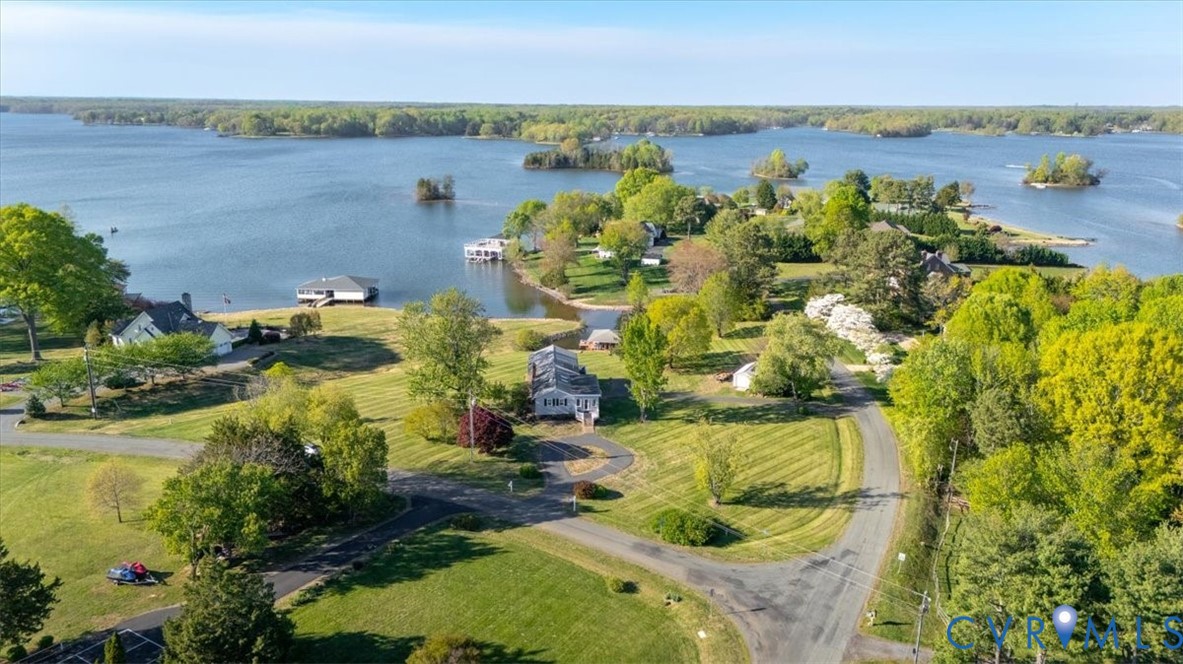 26 Lake Ct
