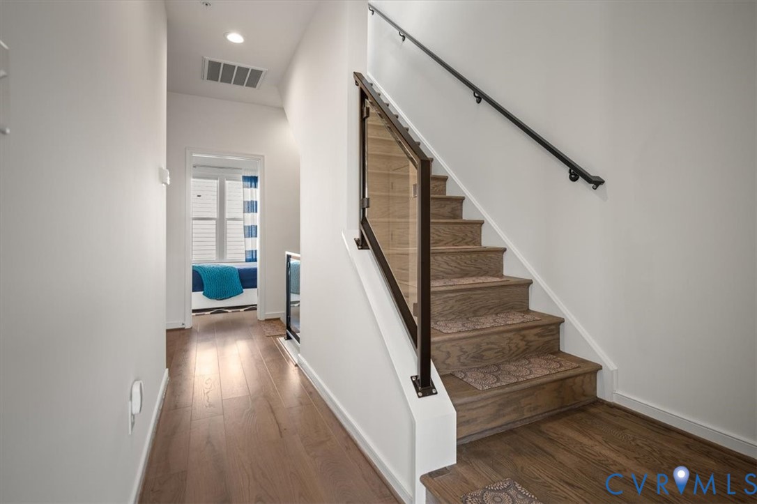 5241 Old Main St