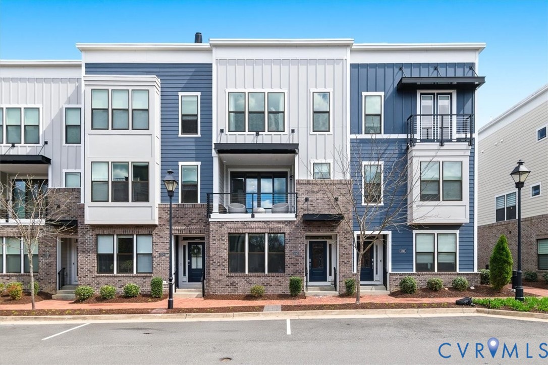 5241 Old Main St