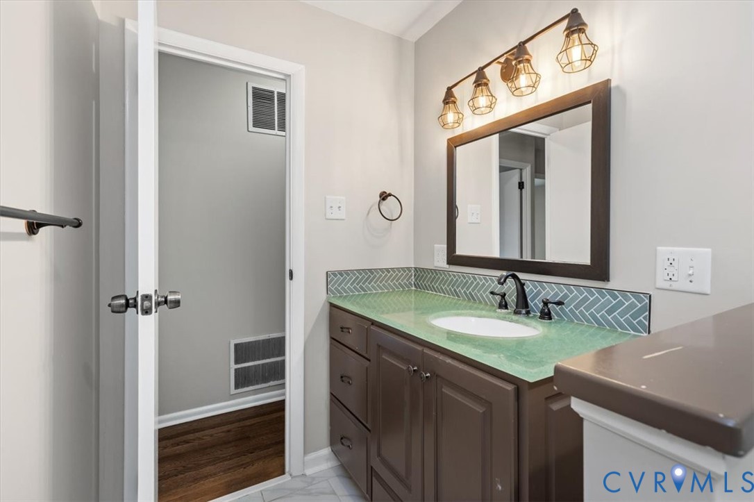 2220 Tuscora Rd