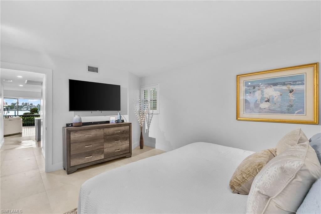 2800 Gulf Shore BLVD N # 105