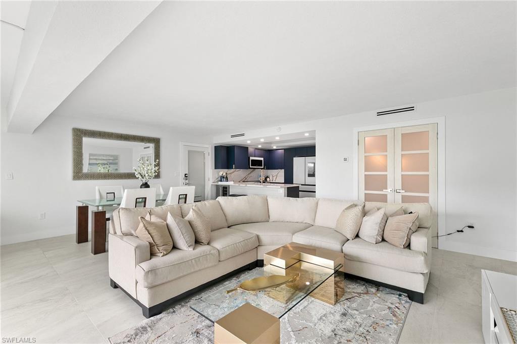 2800 Gulf Shore BLVD N # 105
