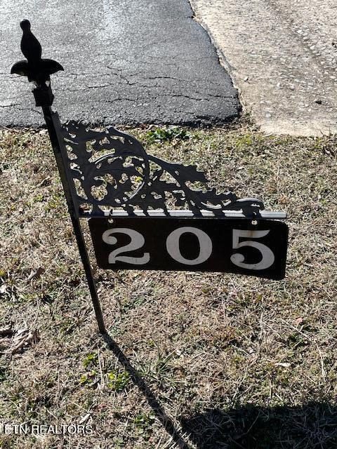 205 Hillside Rd