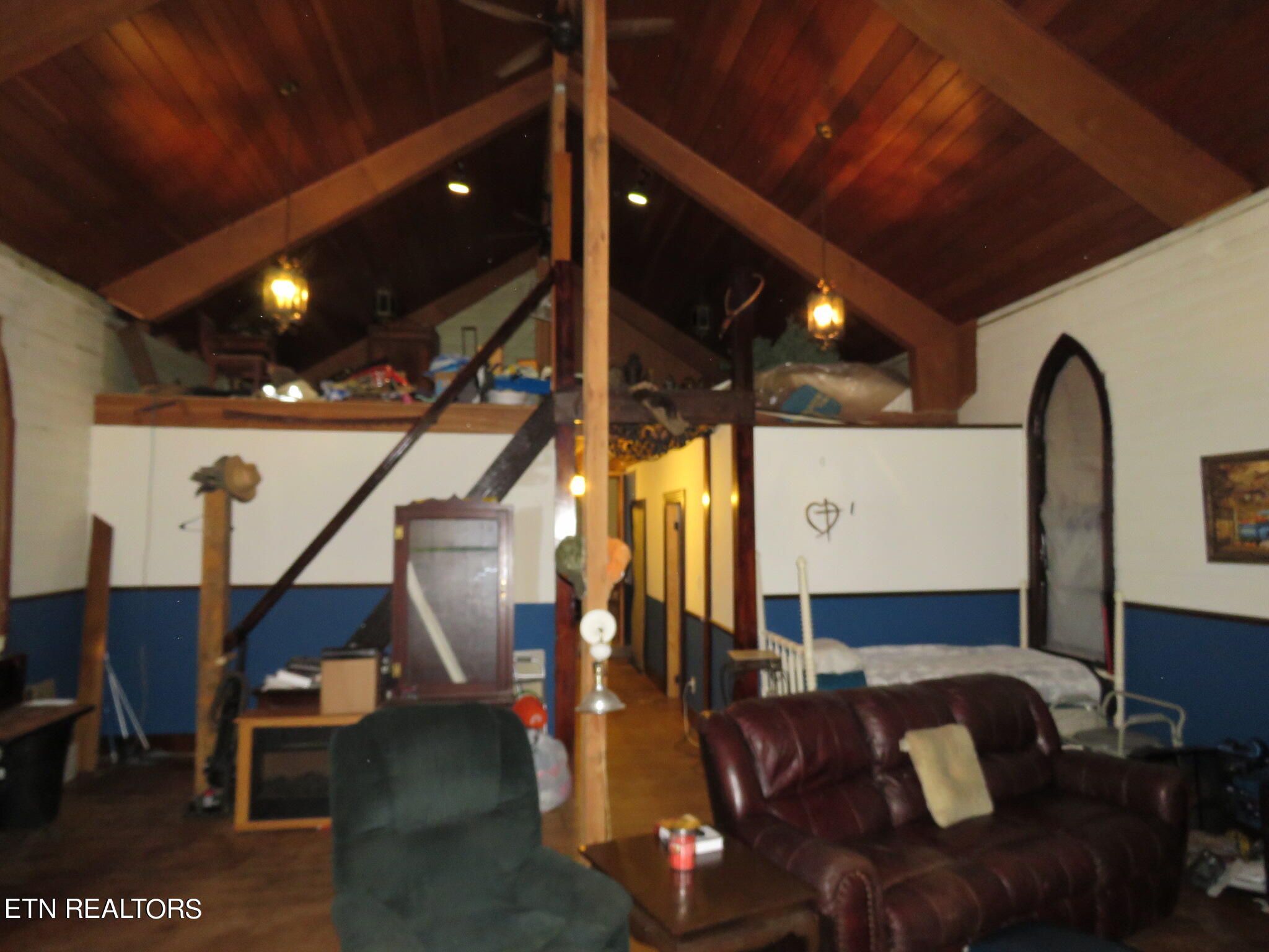 127 Manor Rd