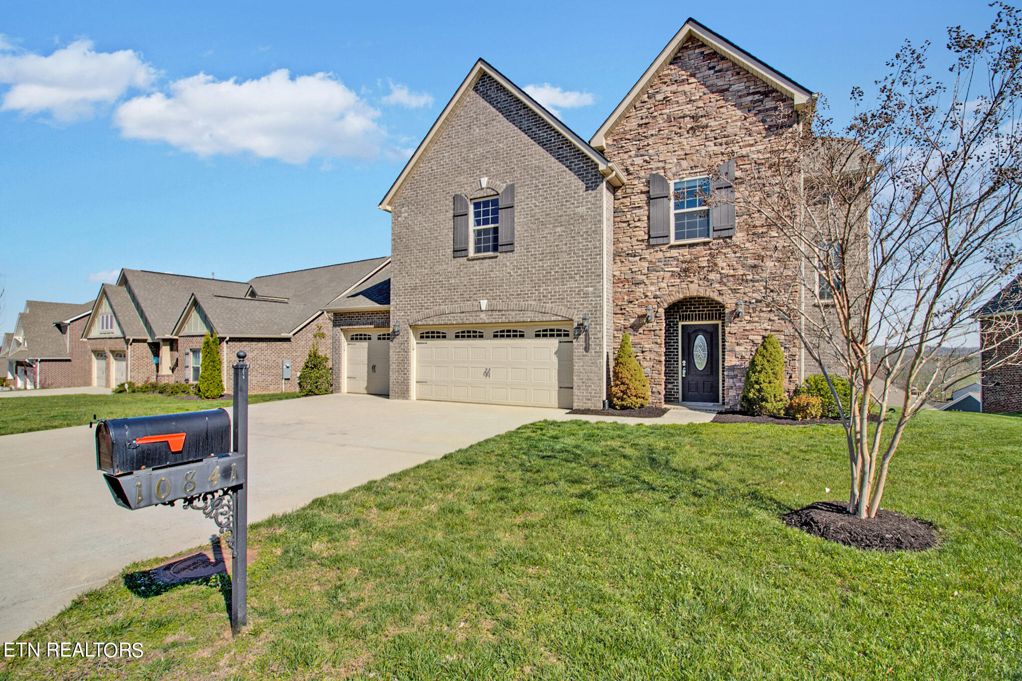 10841 Hunters Knoll Lane