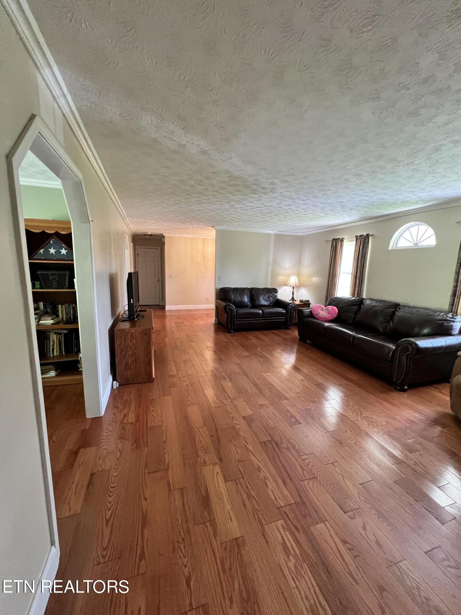 118 Hoskins Lane