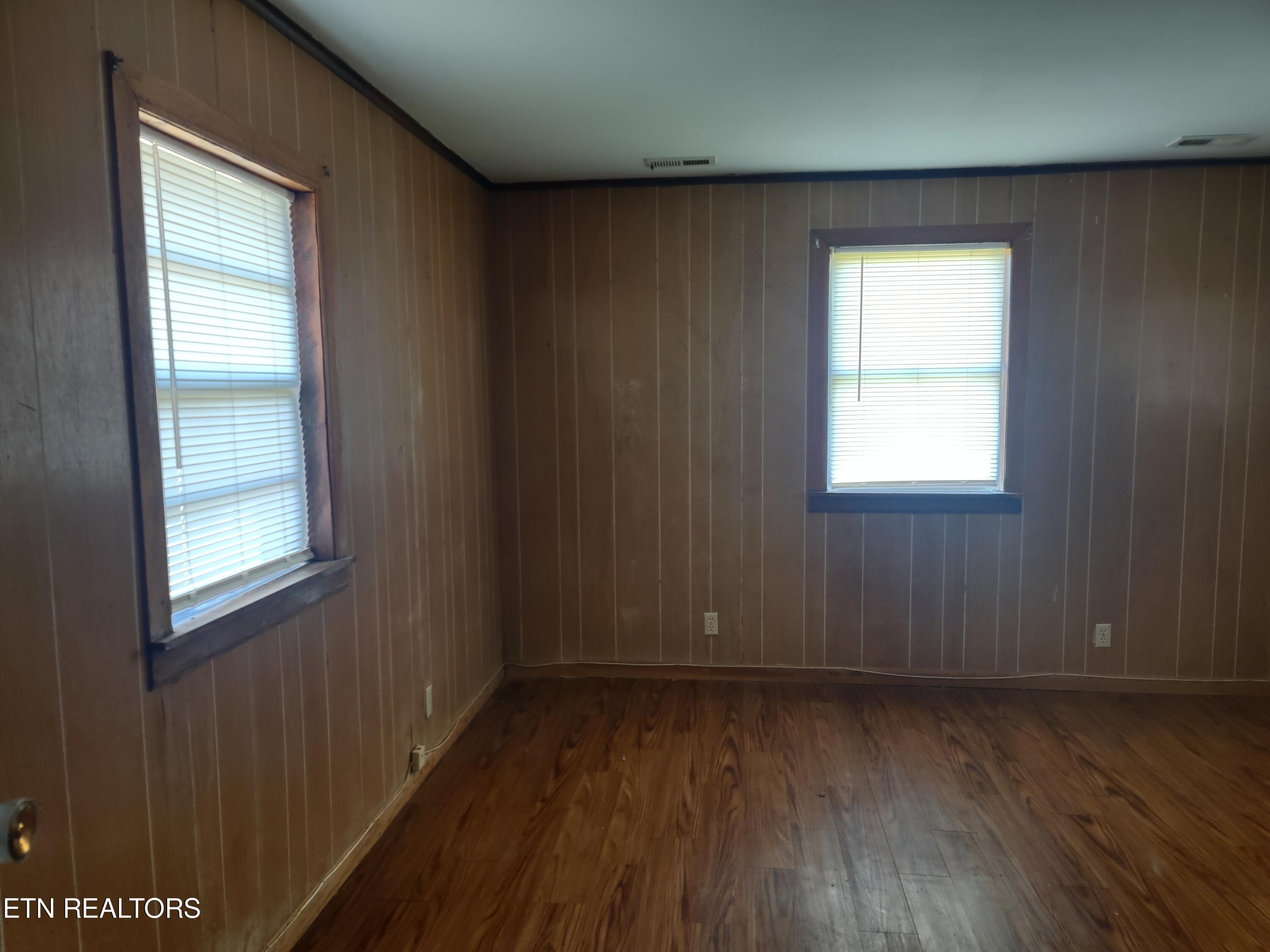 219 S Dillard Ave