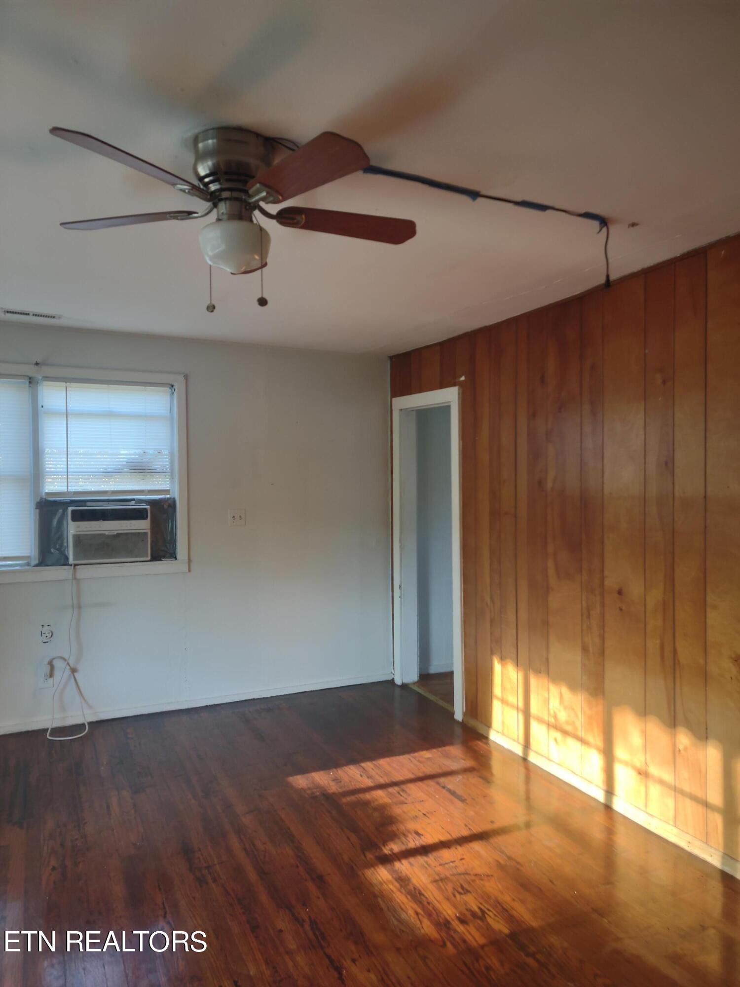 219 S Dillard Ave