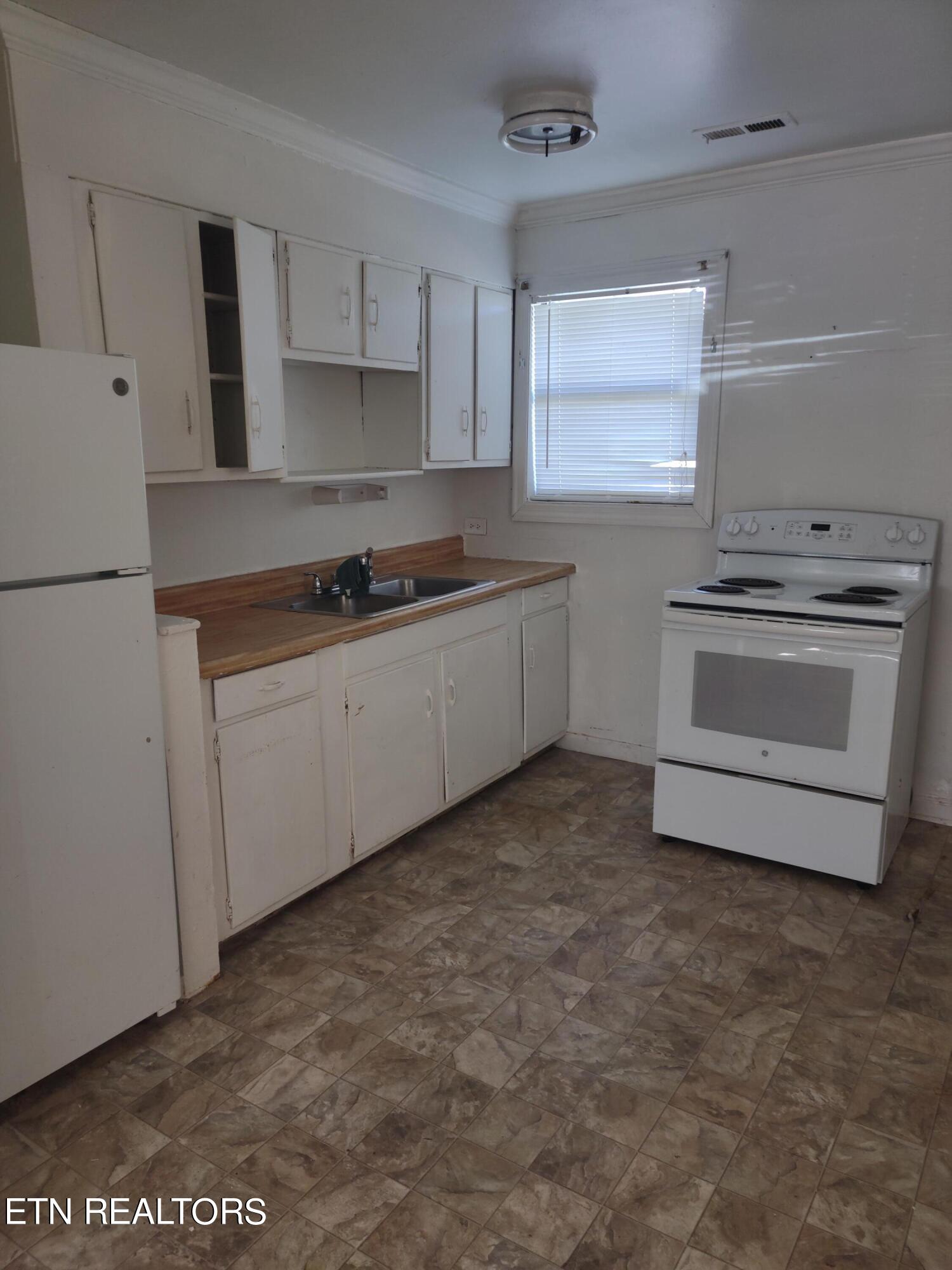219 S Dillard Ave
