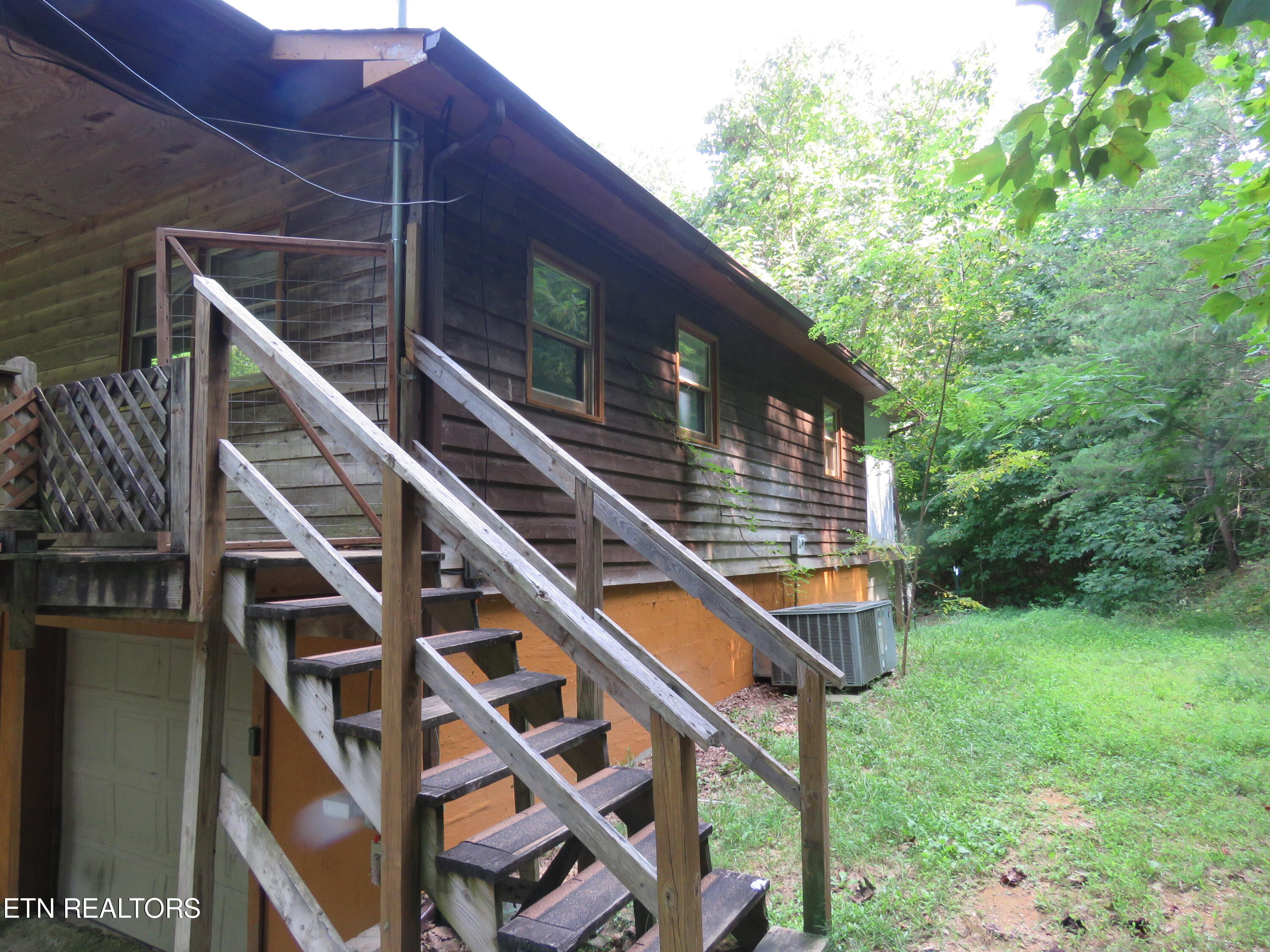 456 Tackett Loop