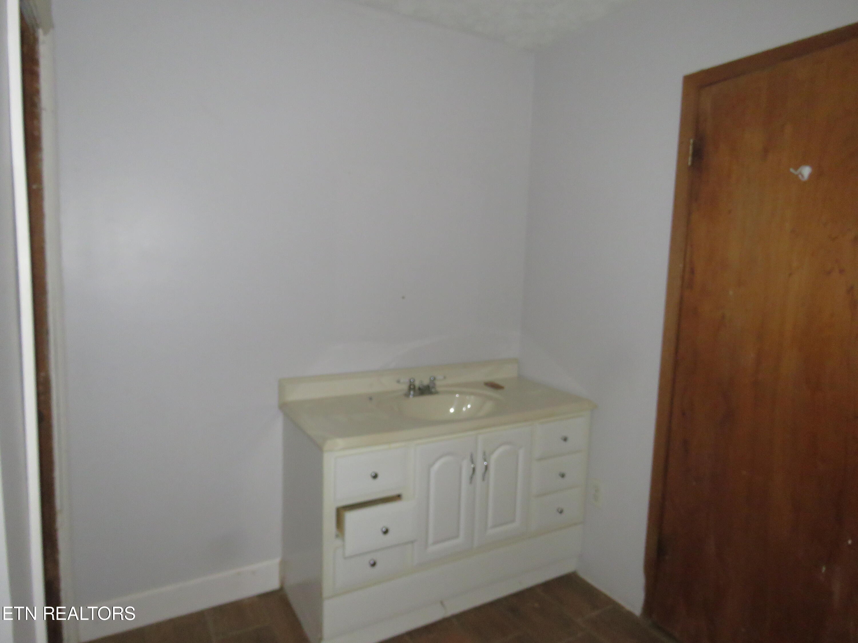 456 Tackett Loop