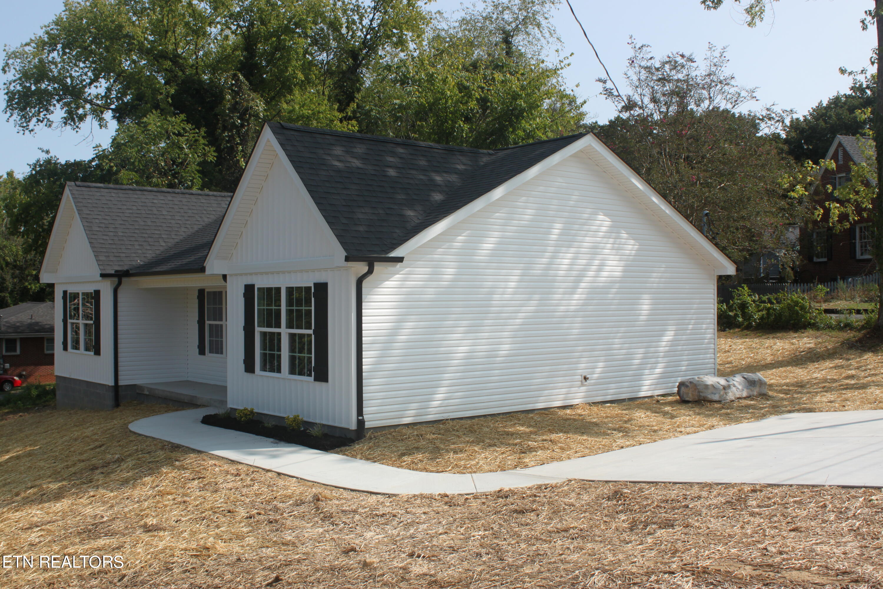 229 Edgewood Ave
