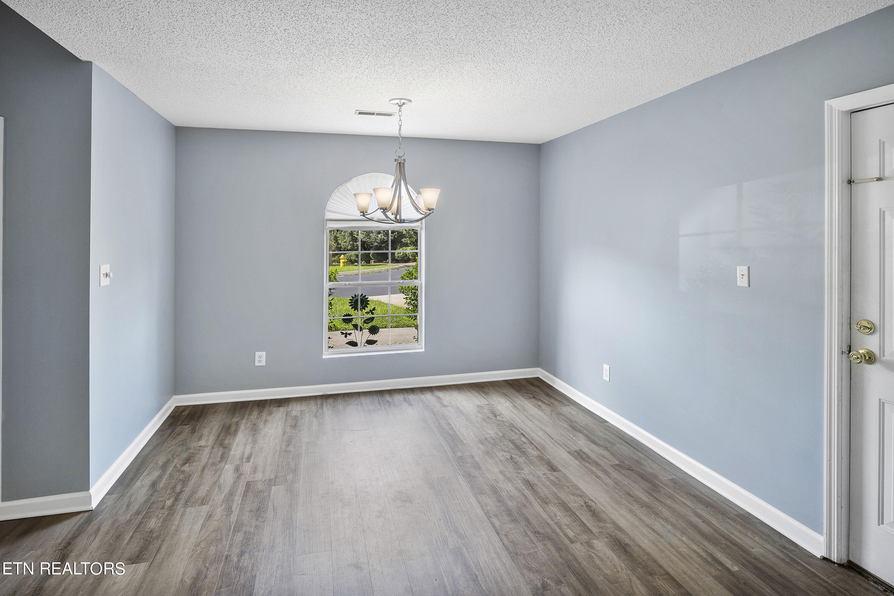 10002 Bellflower Way