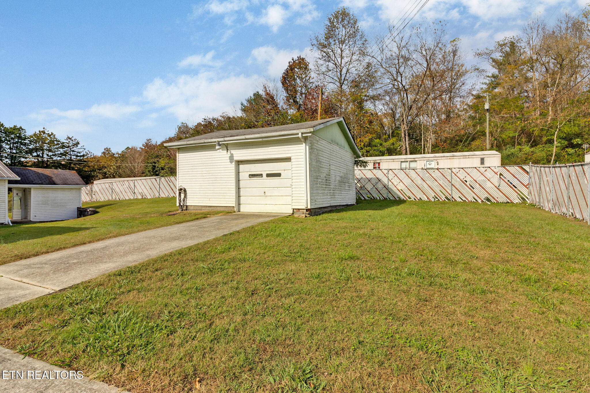 901 Cemetery Rd
