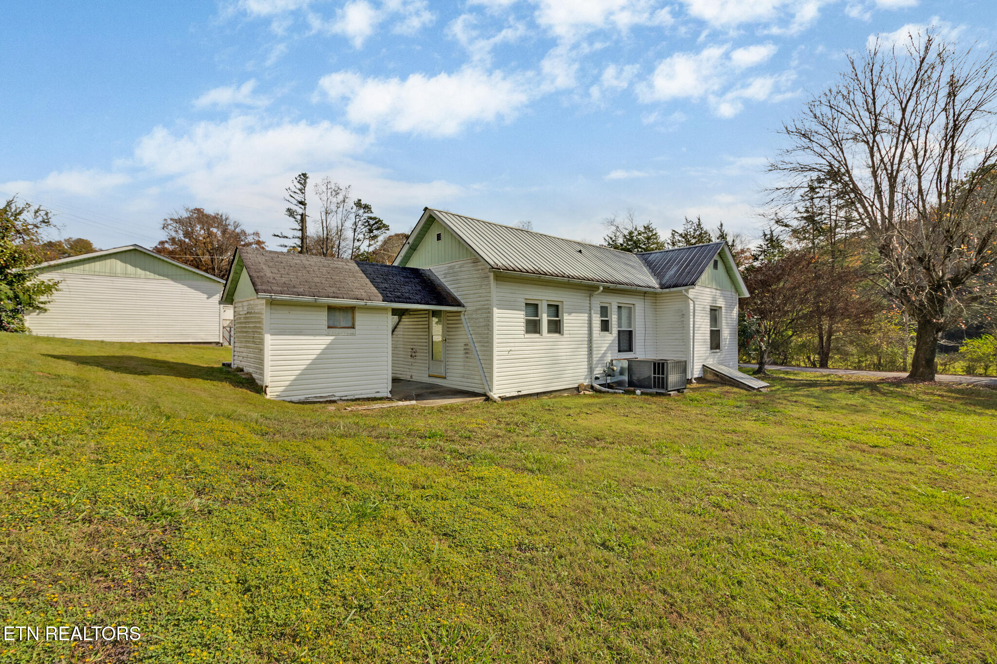 901 Cemetery Rd
