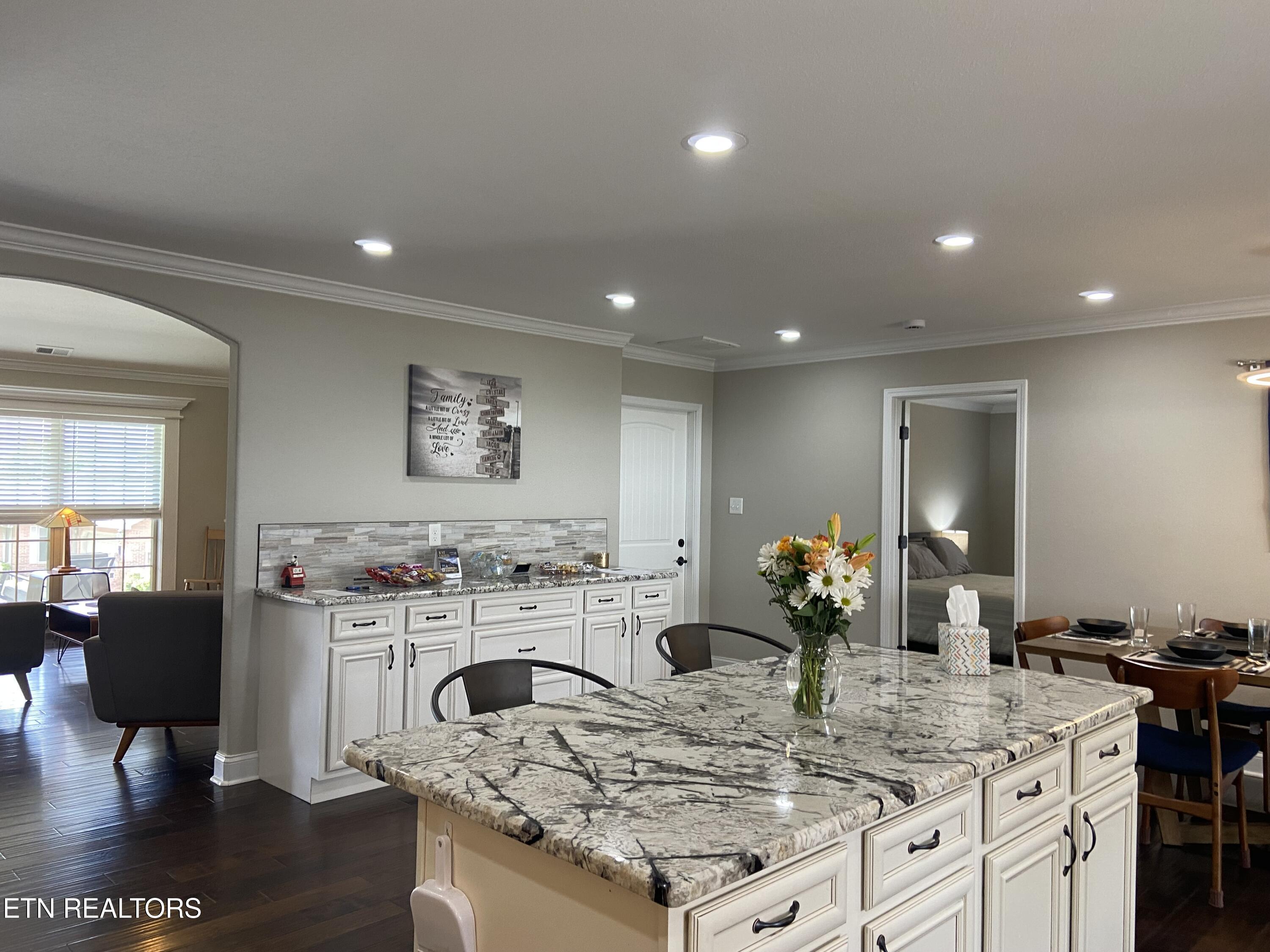 819 Royal View Drive