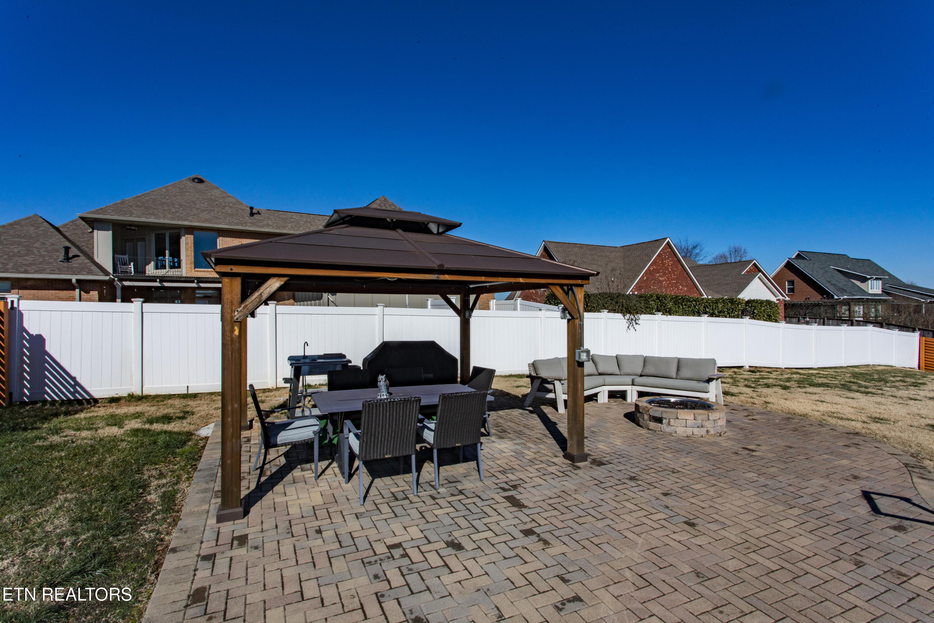 819 Royal View Drive