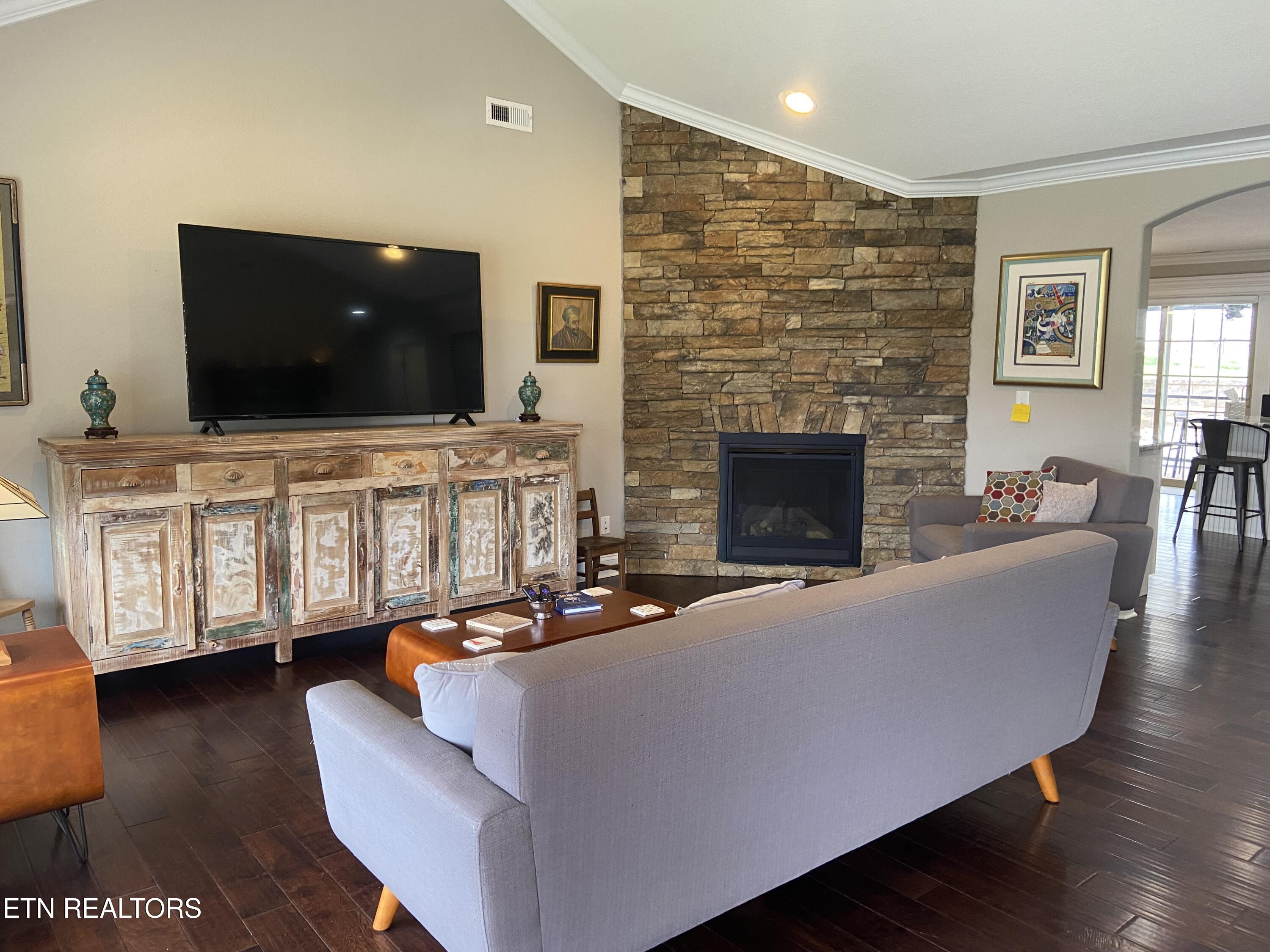 819 Royal View Drive