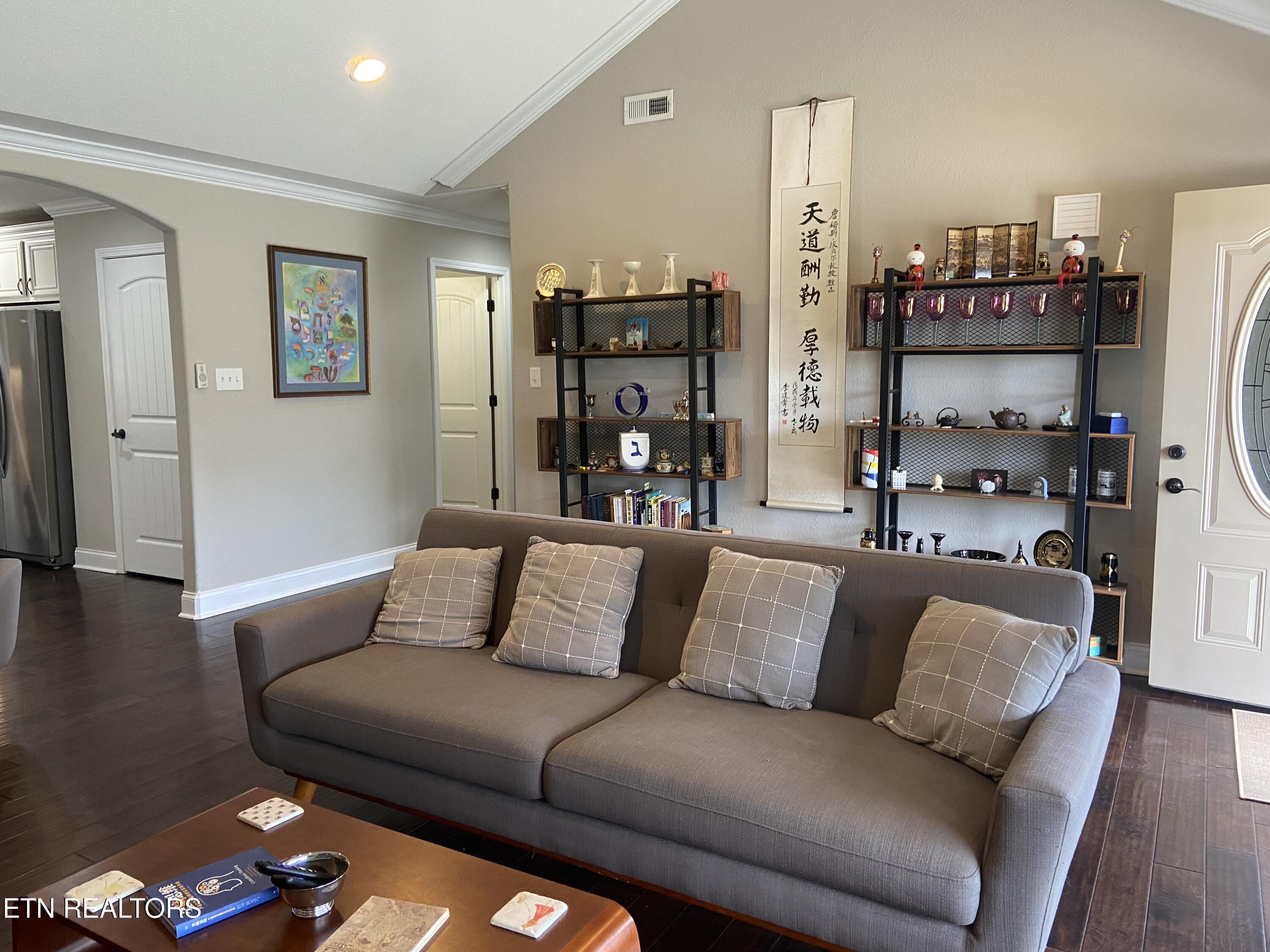 819 Royal View Drive