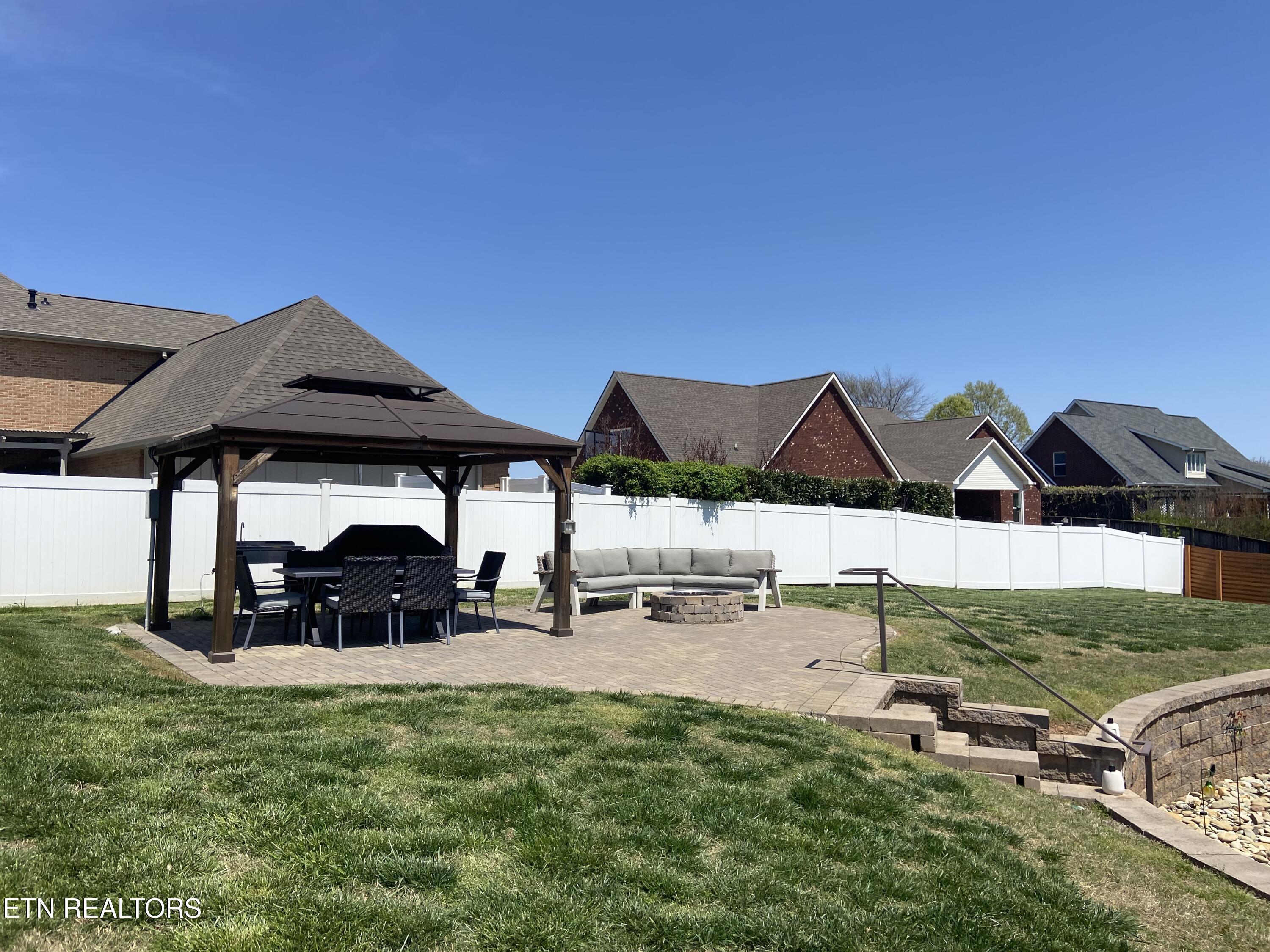 819 Royal View Drive