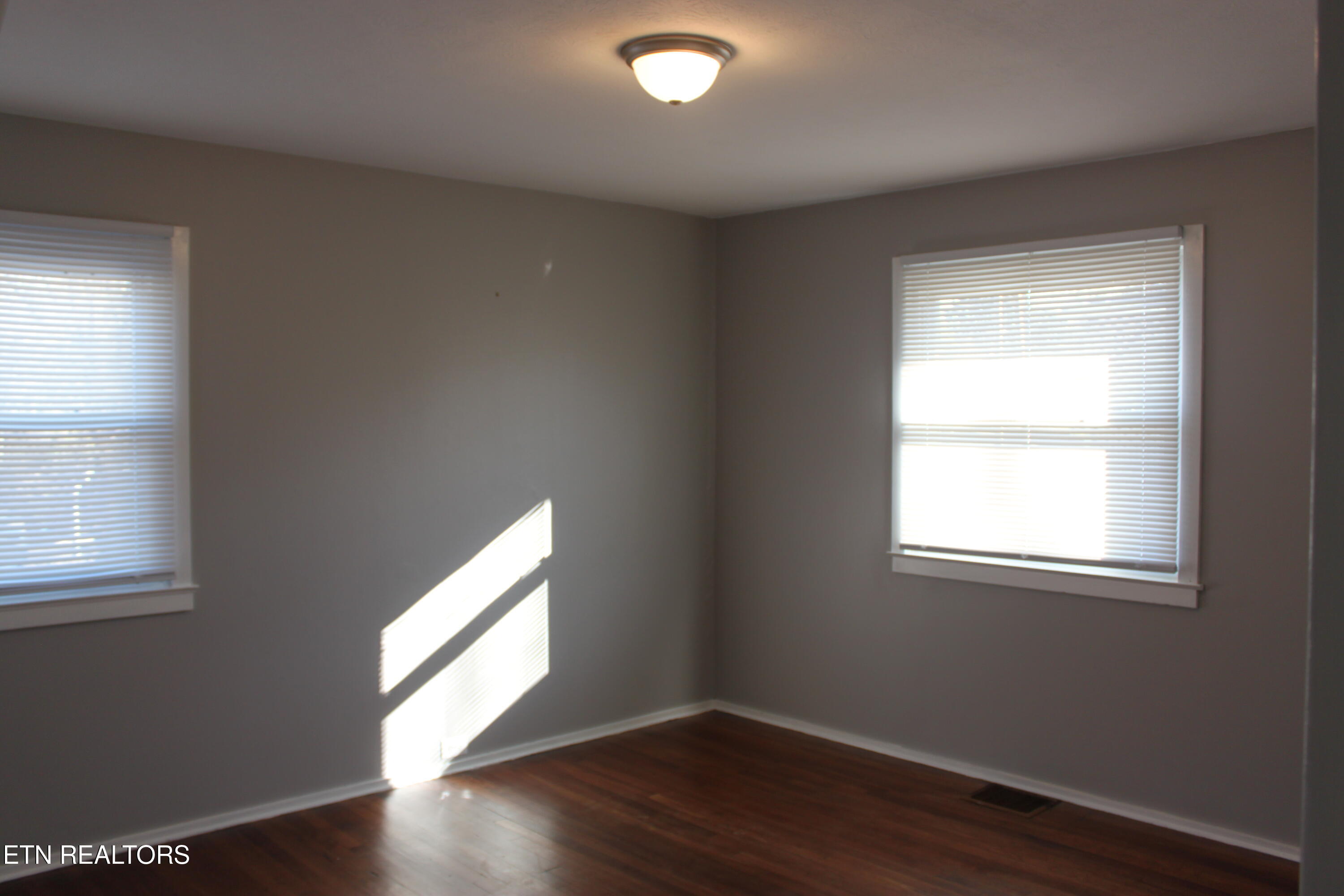 114 E Price Rd