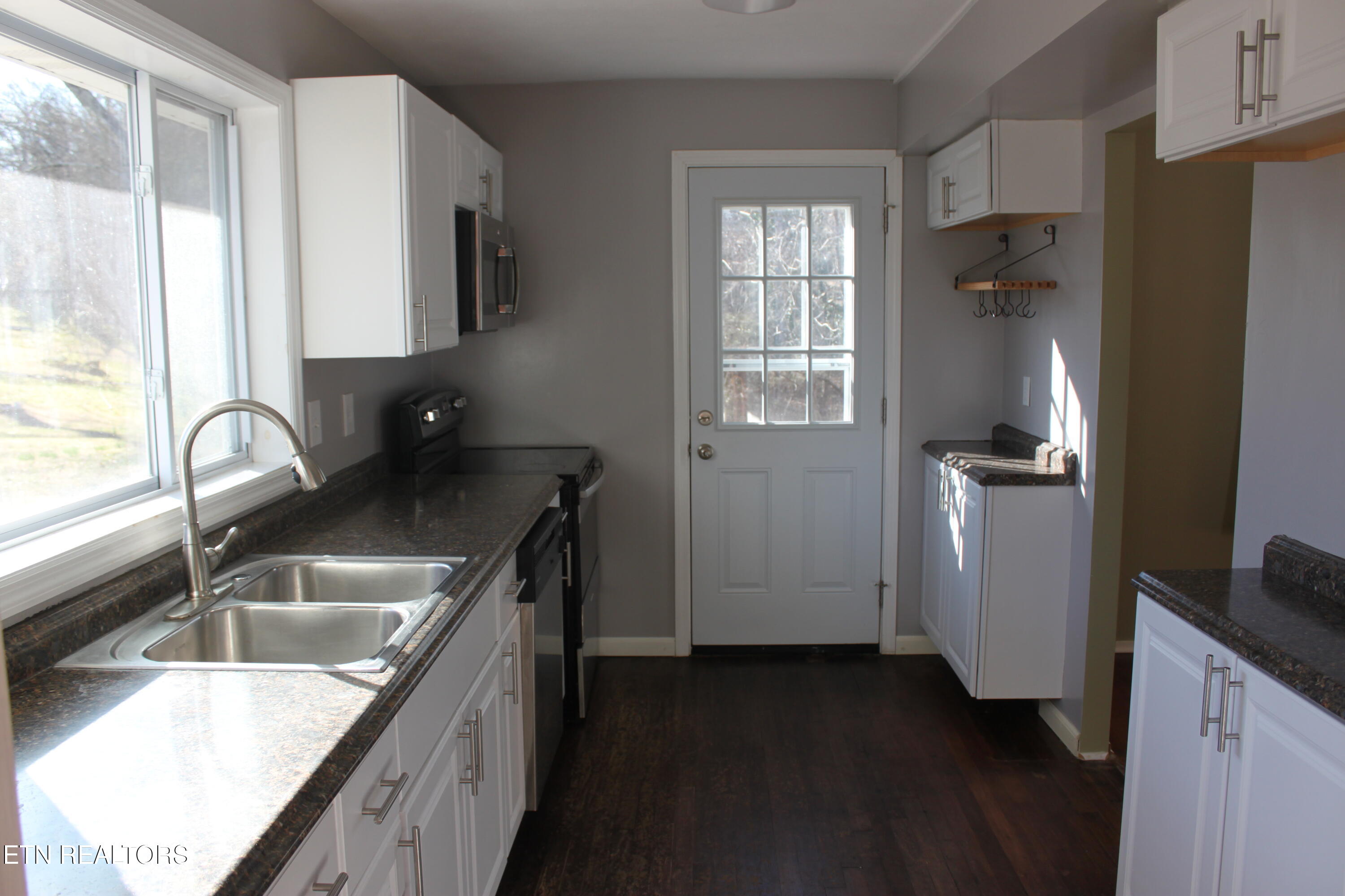 114 E Price Rd