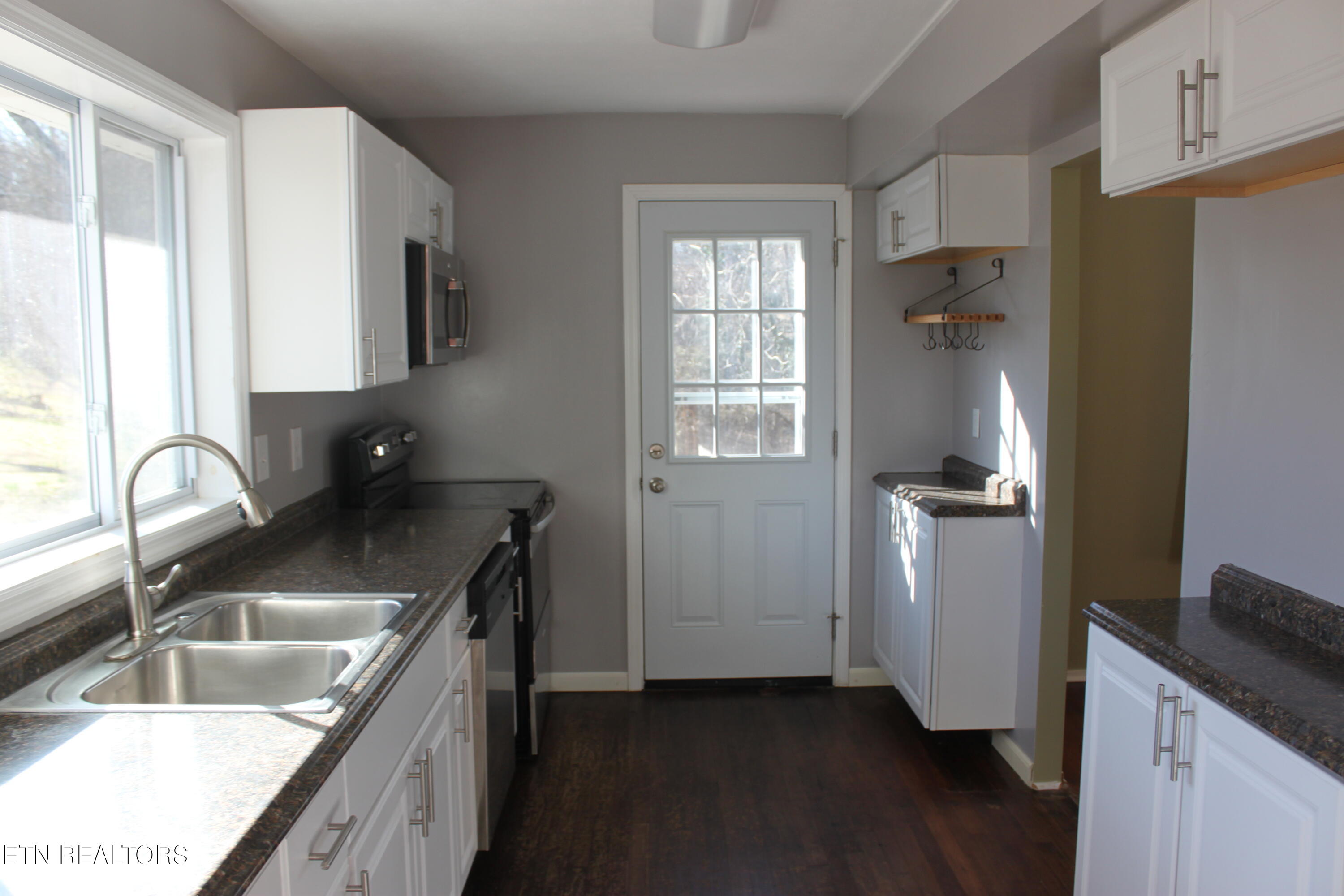 114 E Price Rd