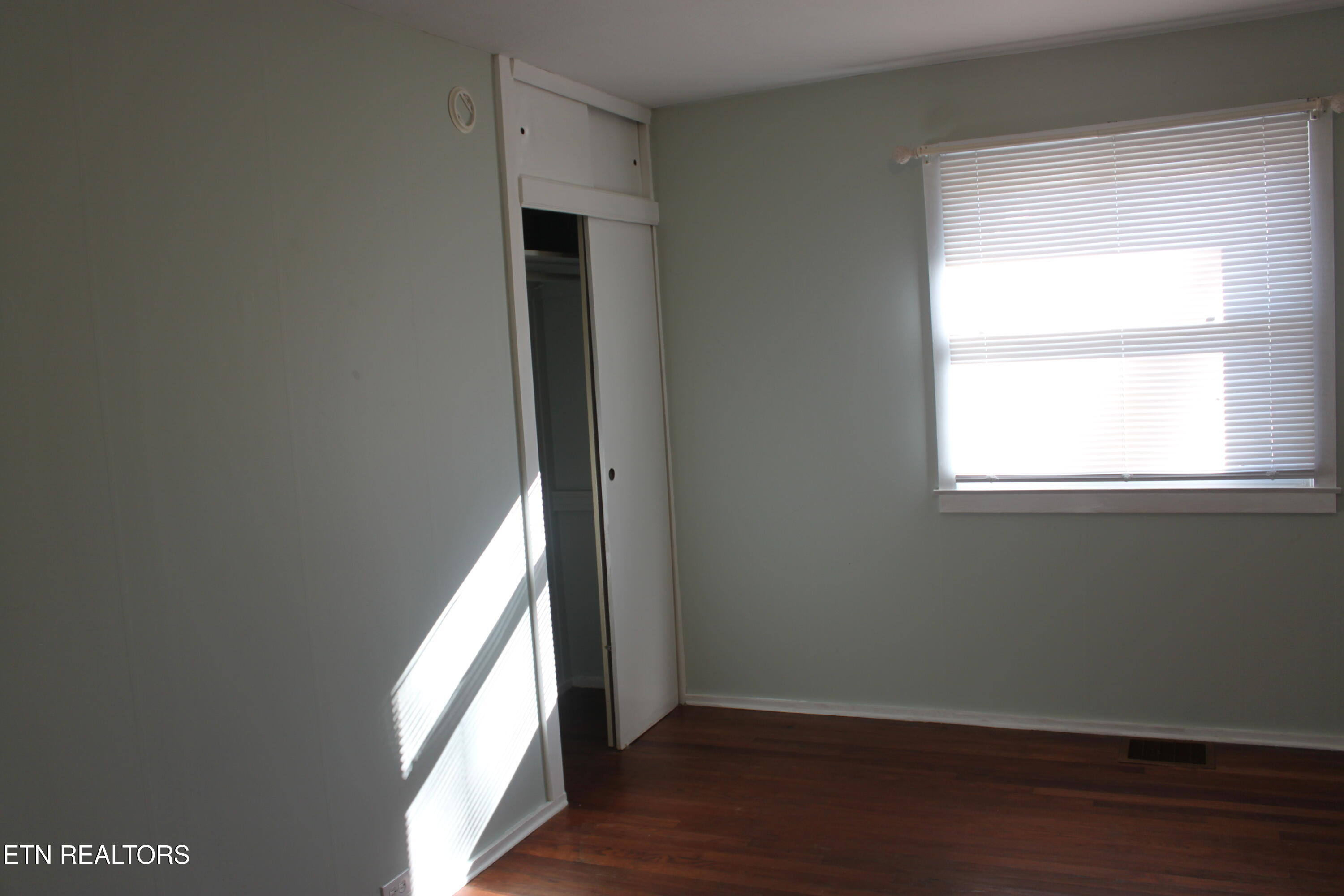 114 E Price Rd