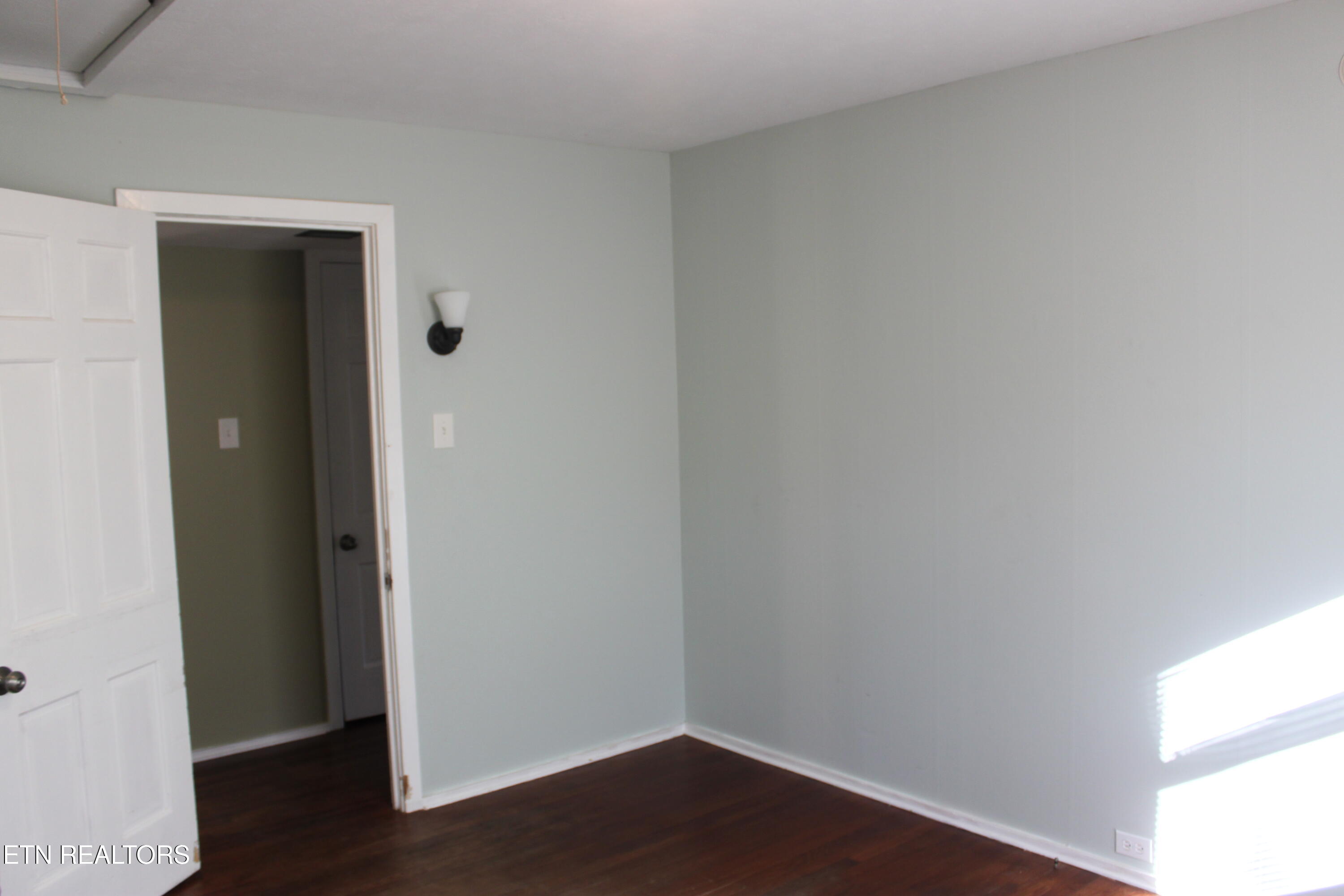 114 E Price Rd