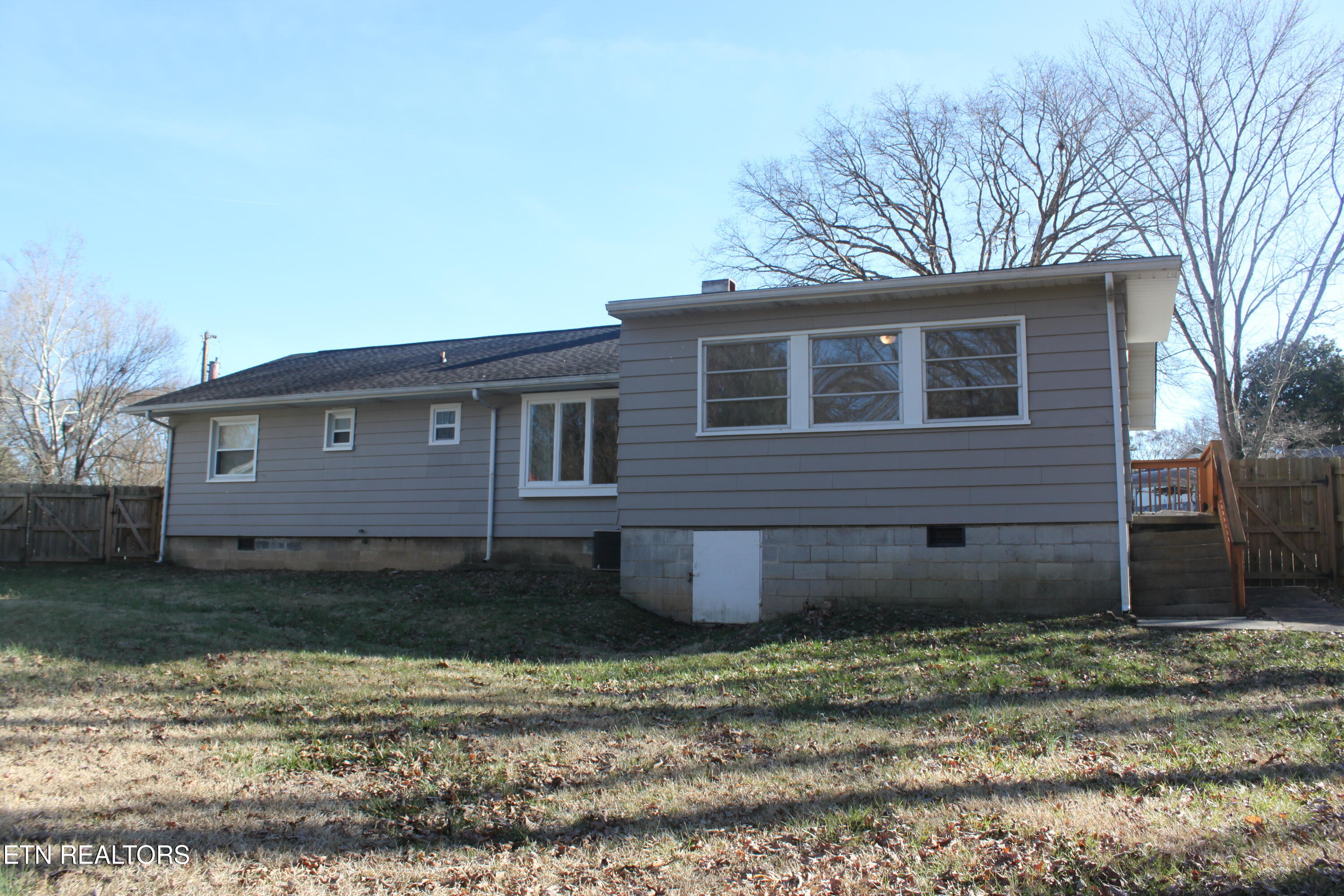 114 E Price Rd