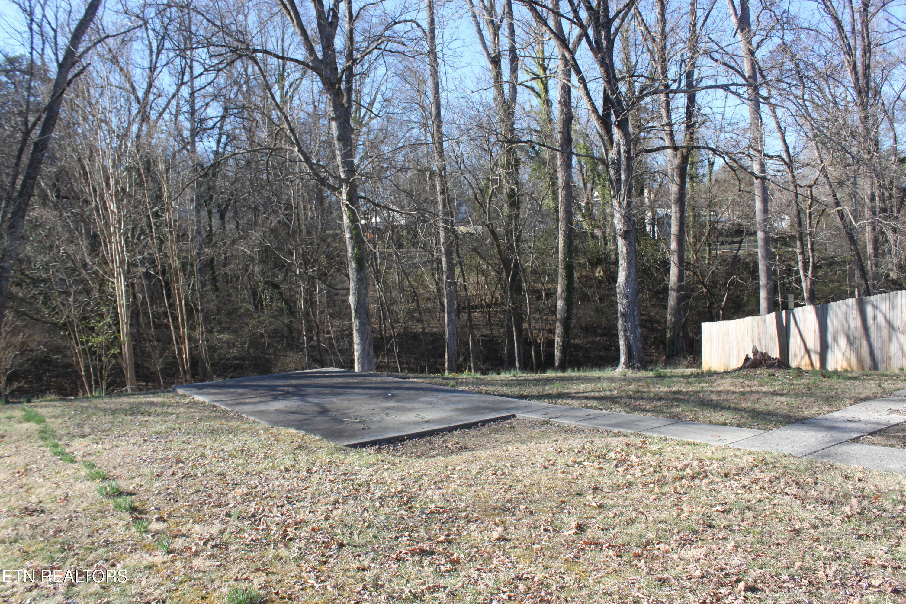 114 E Price Rd