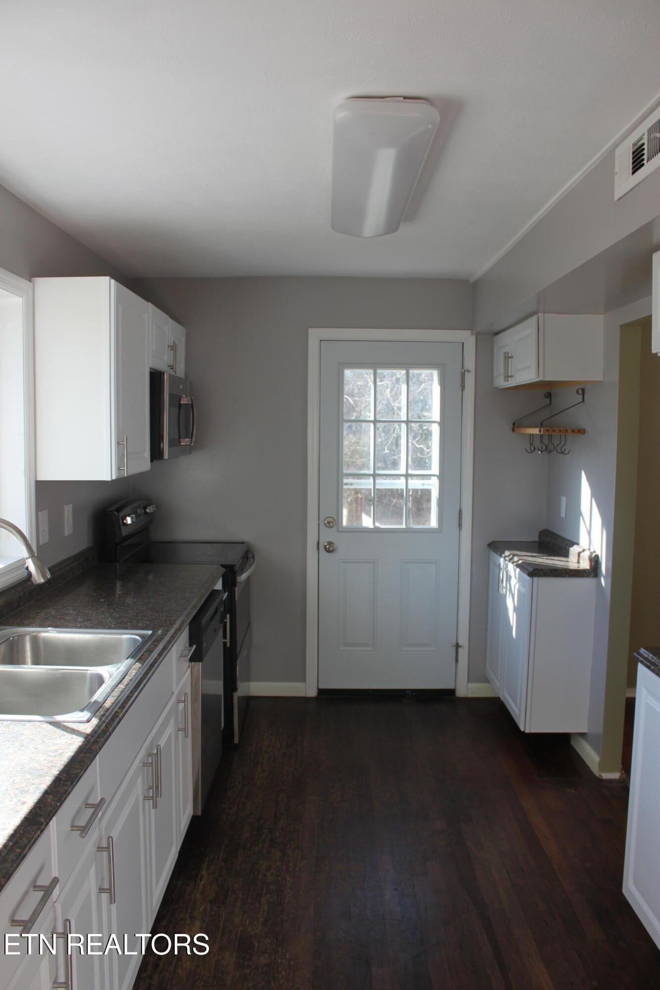 114 E Price Rd