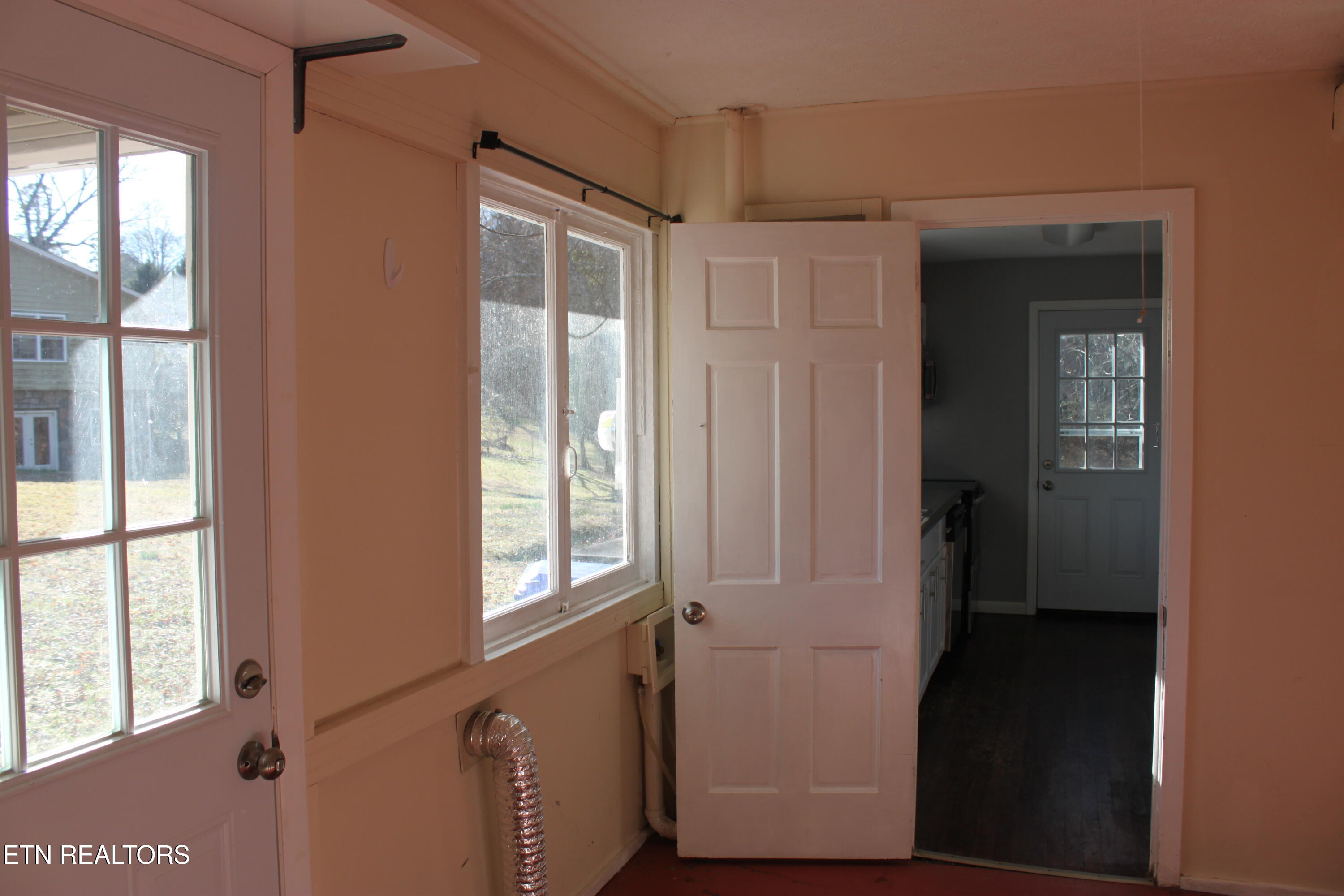 114 E Price Rd