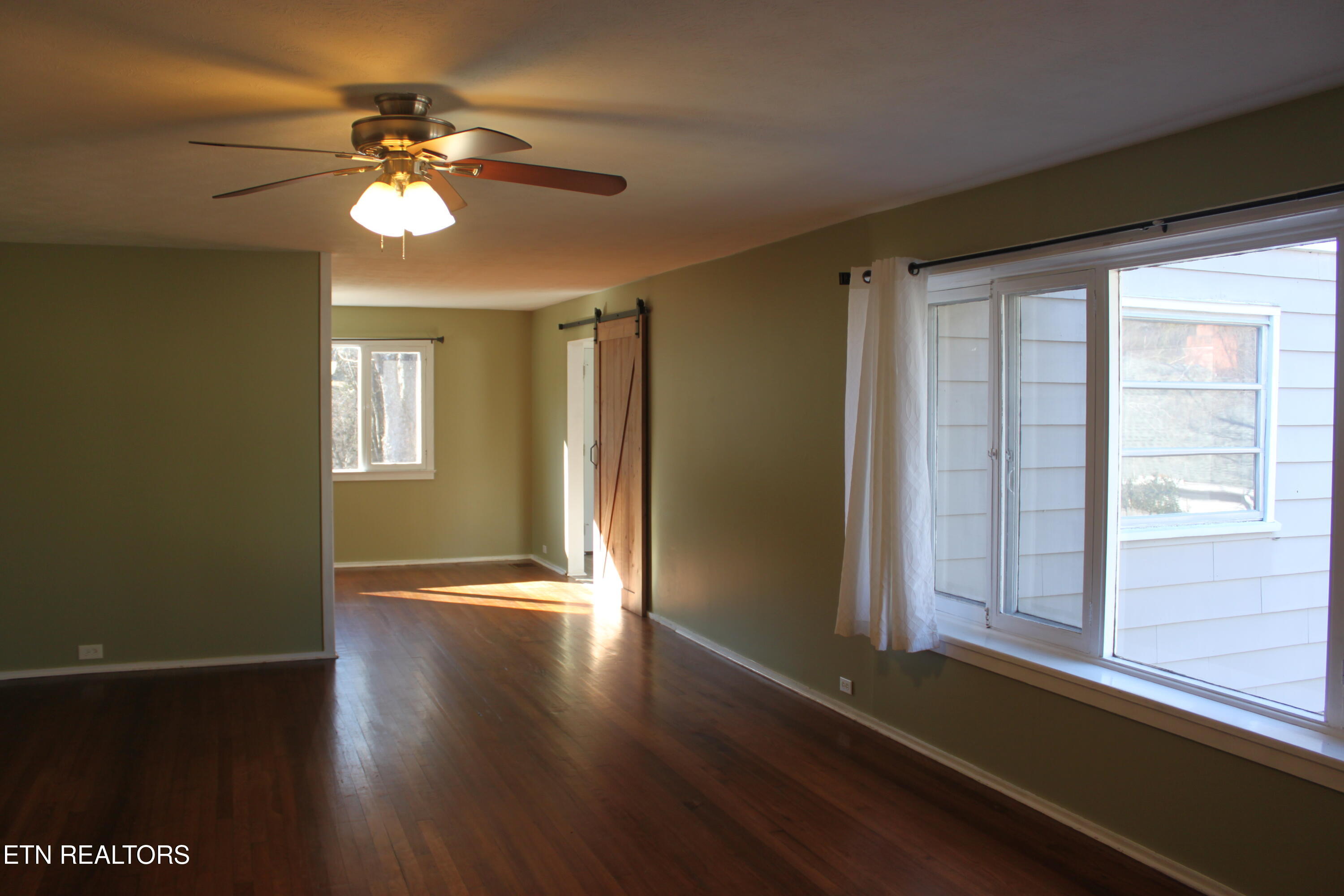 114 E Price Rd