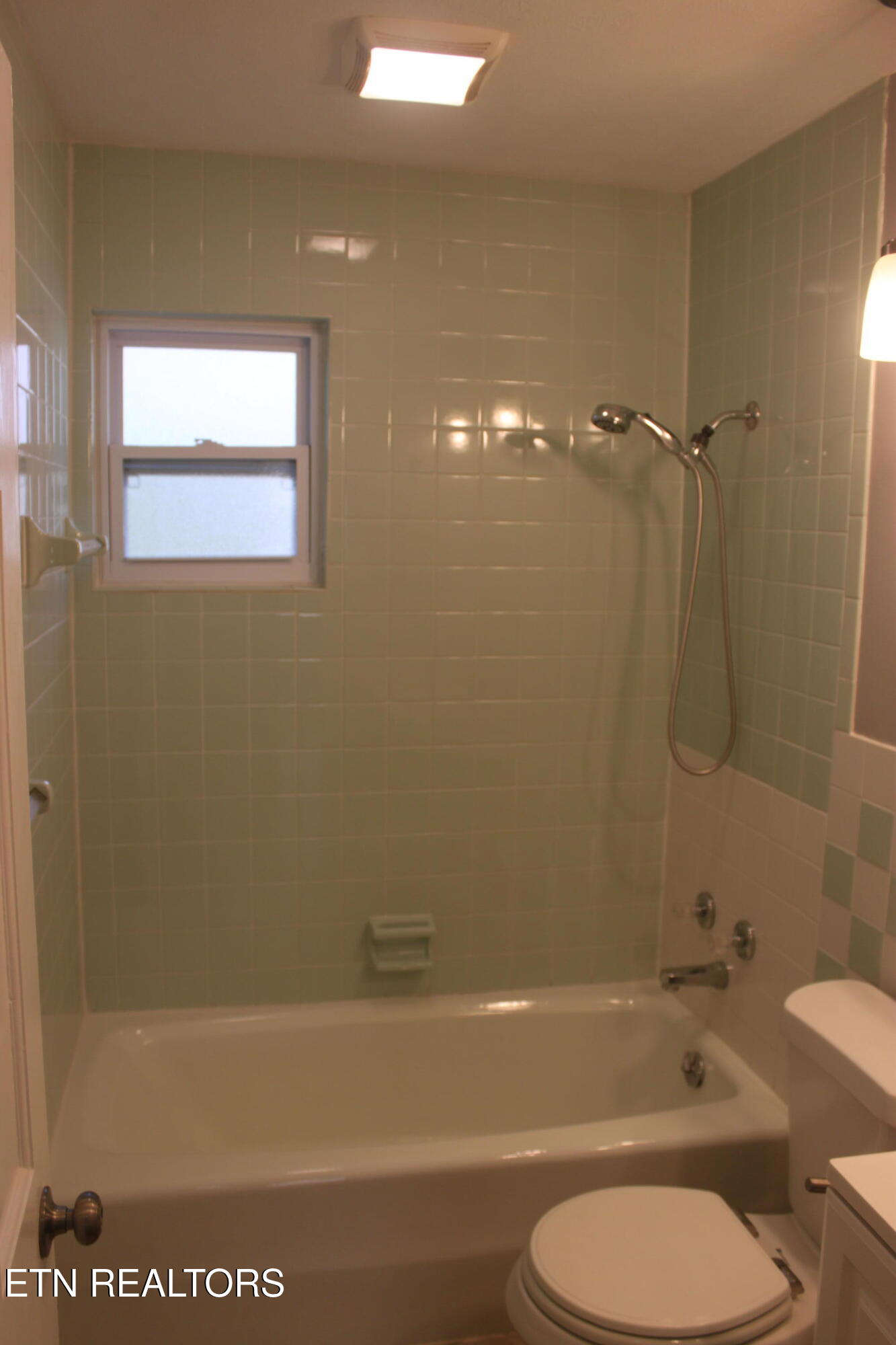 114 E Price Rd