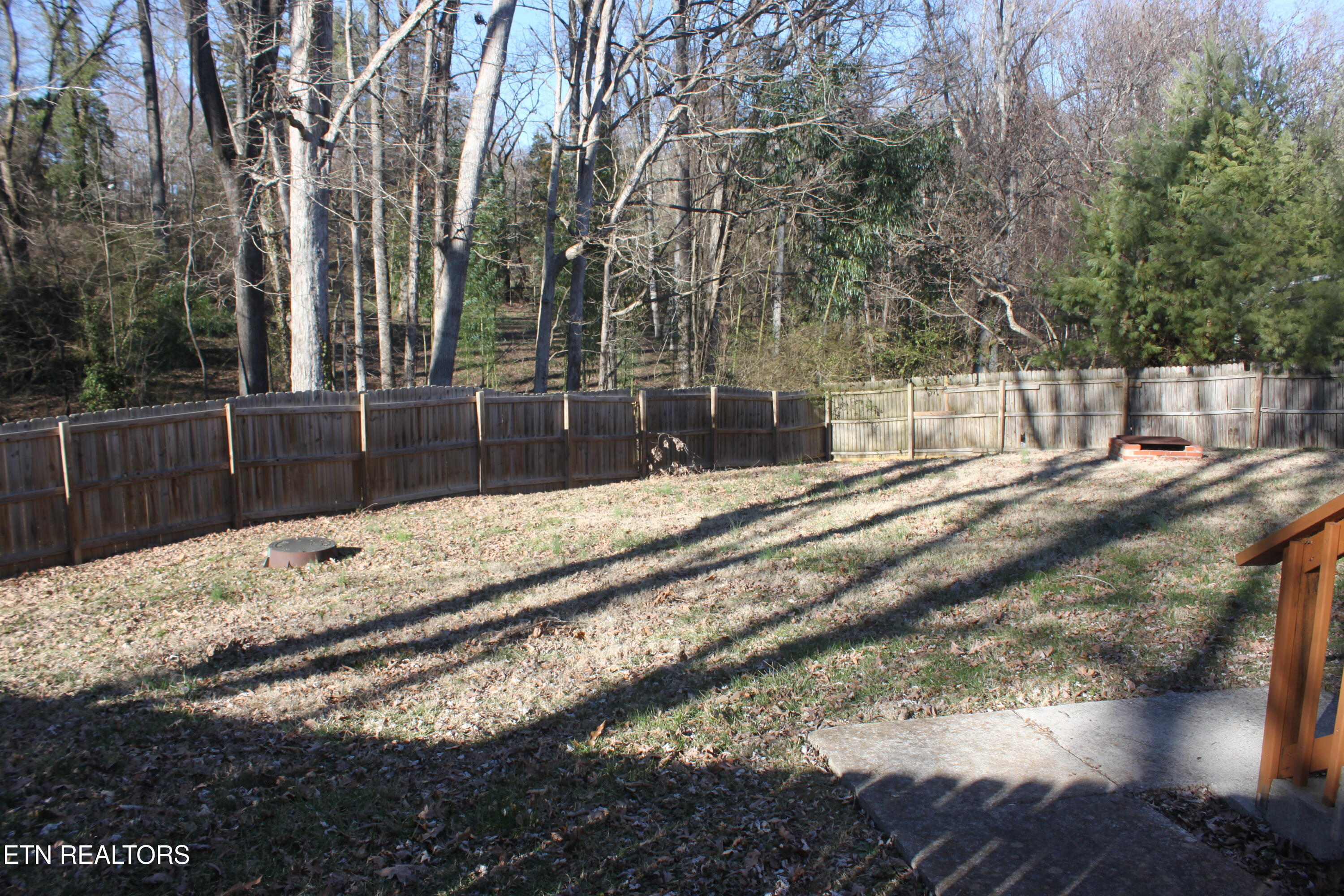 114 E Price Rd