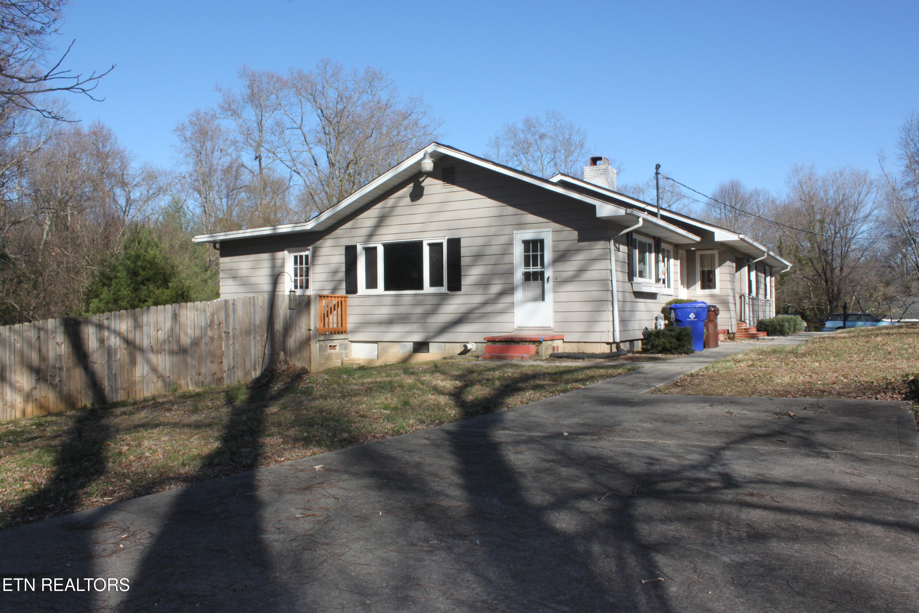 114 E Price Rd