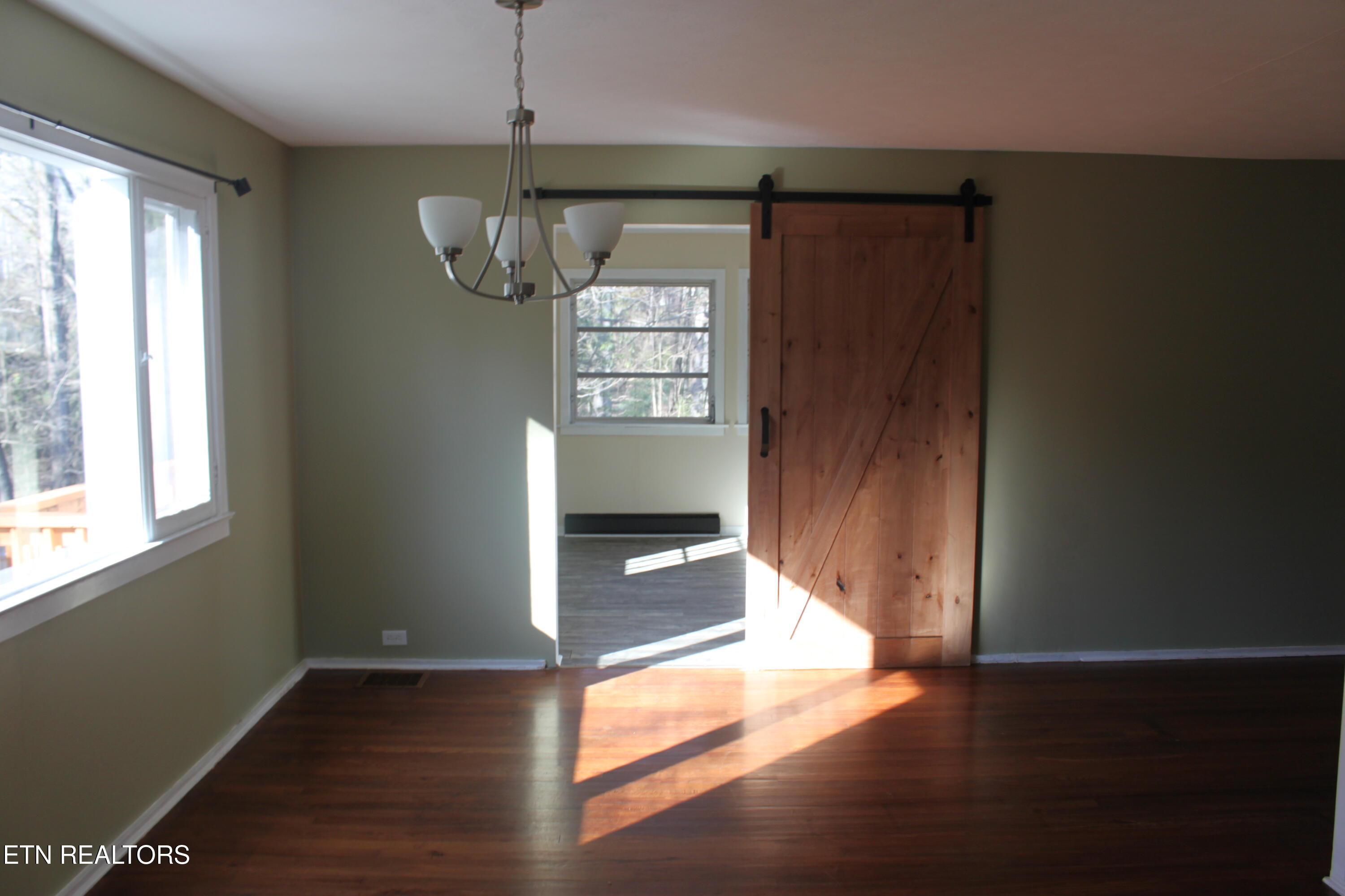 114 E Price Rd