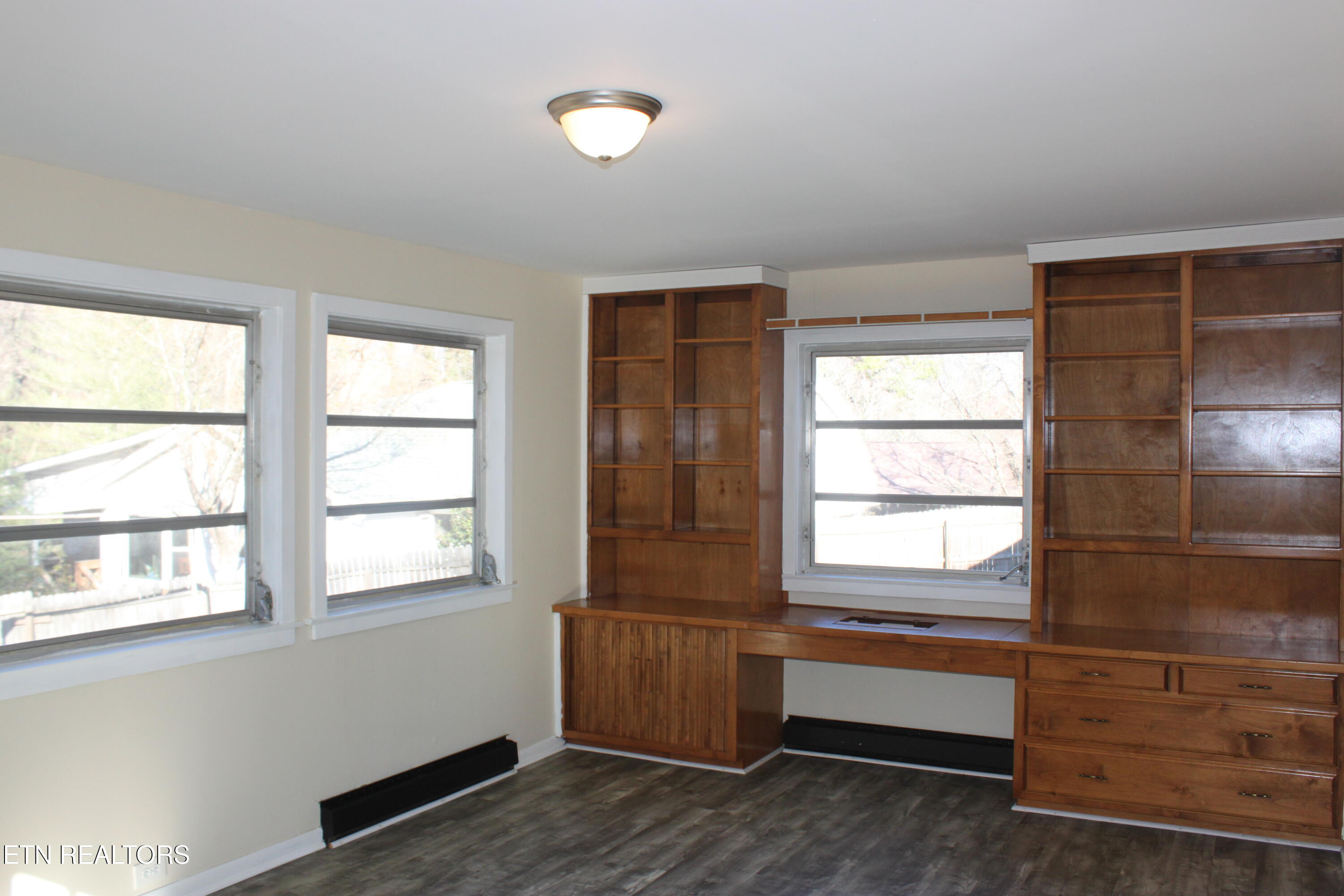 114 E Price Rd